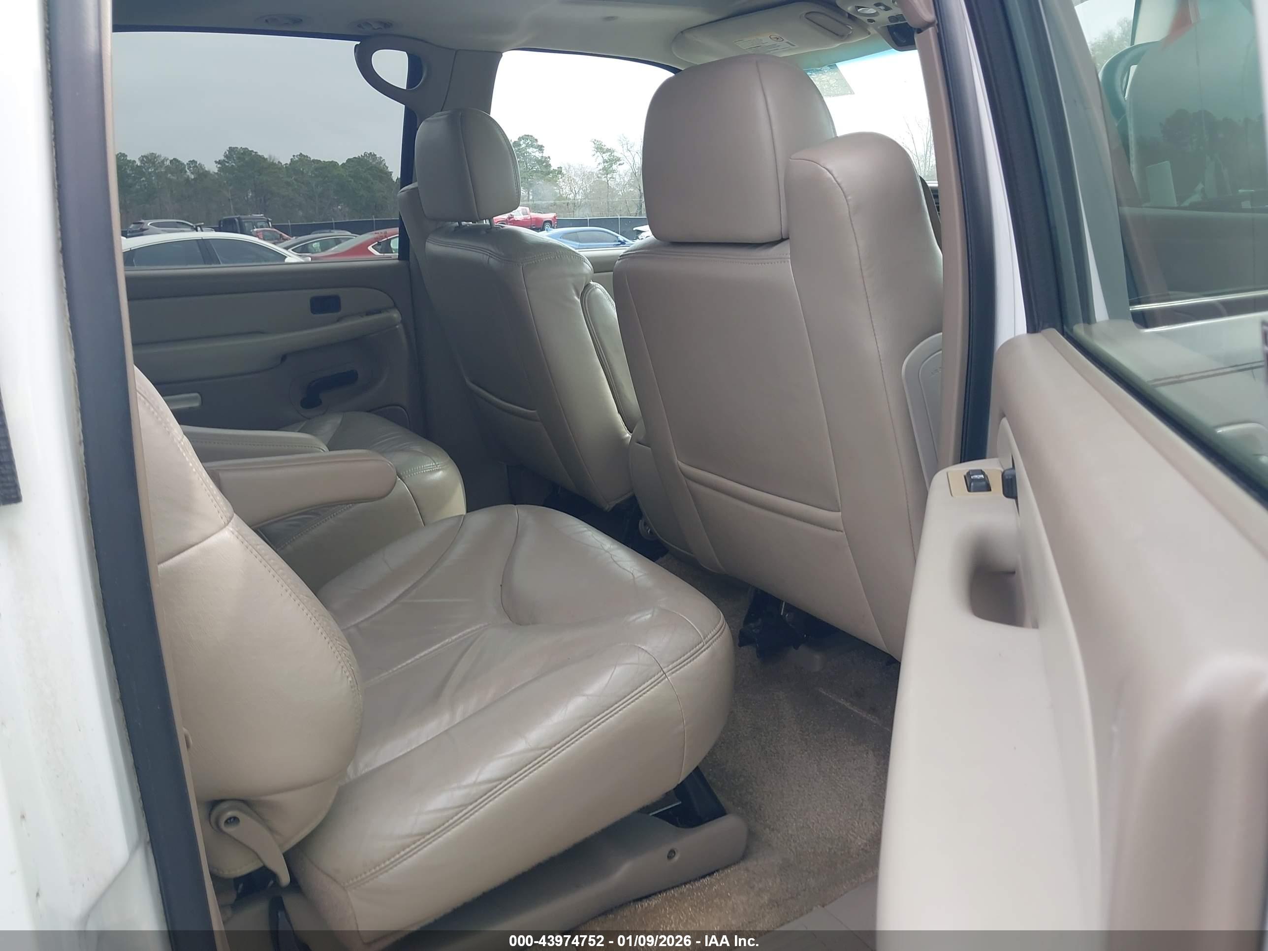 GMC YUKON image 8