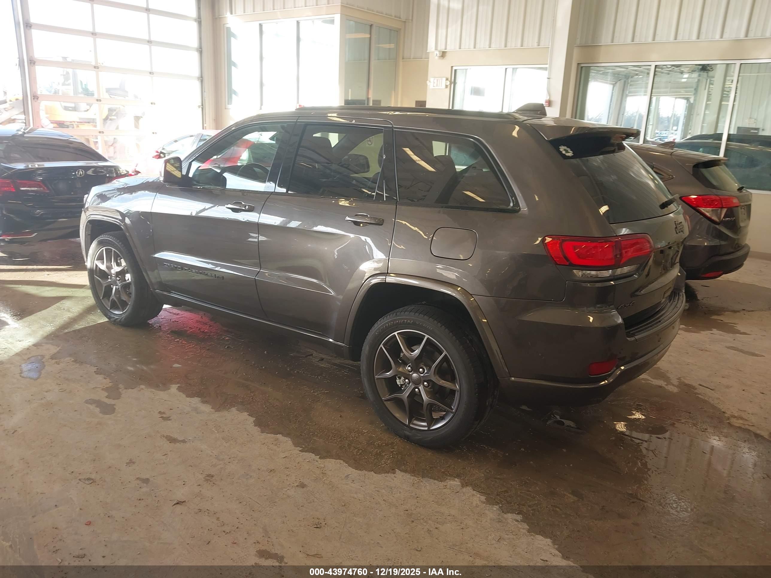 JEEP GRAND image 3