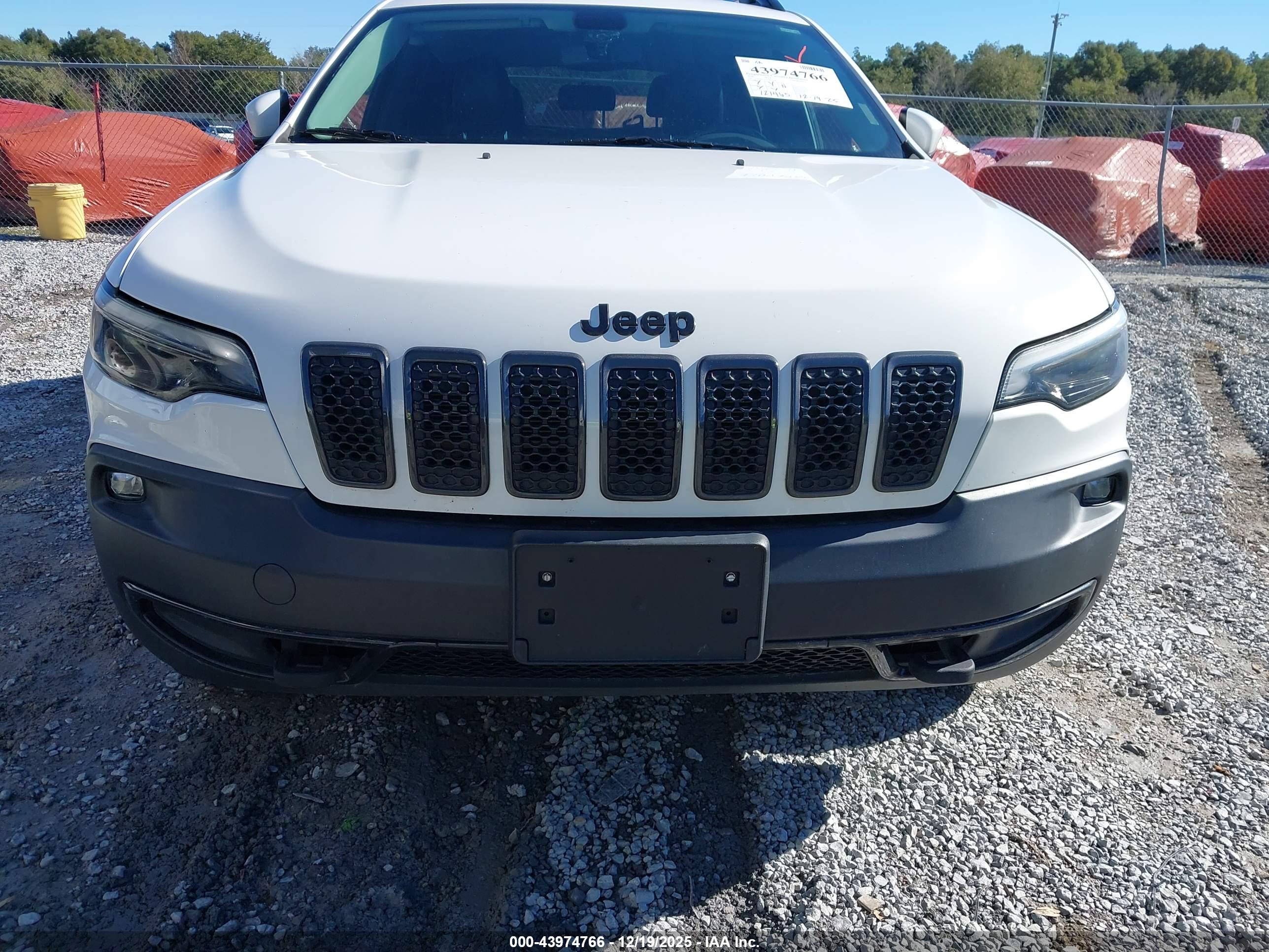 JEEP CHEROKEE image 6
