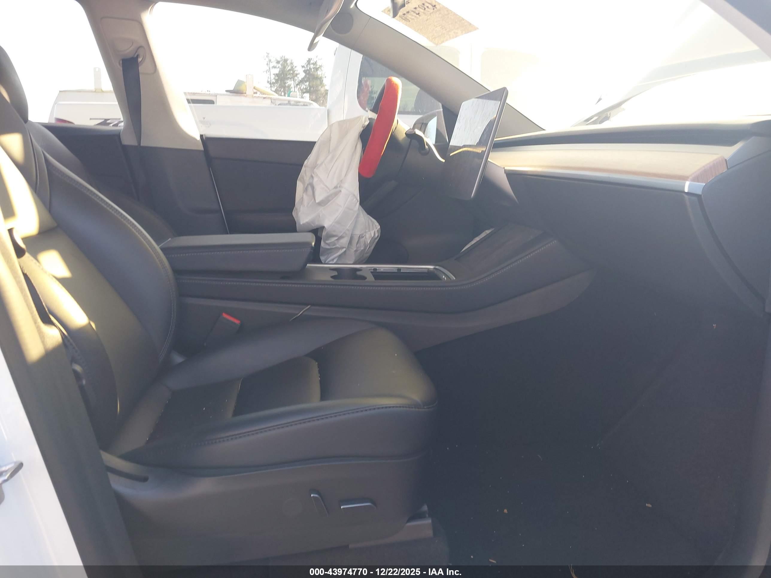 TESLA MODEL image 5