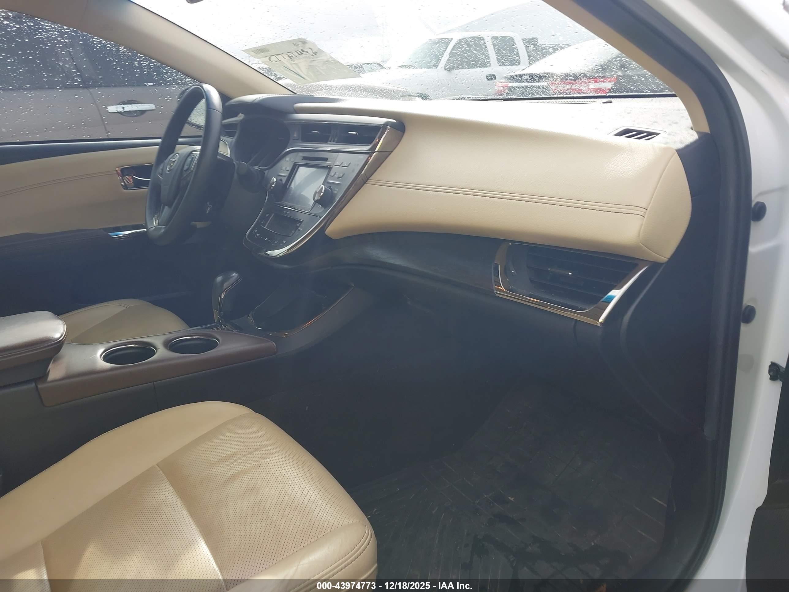 TOYOTA AVALON image 5