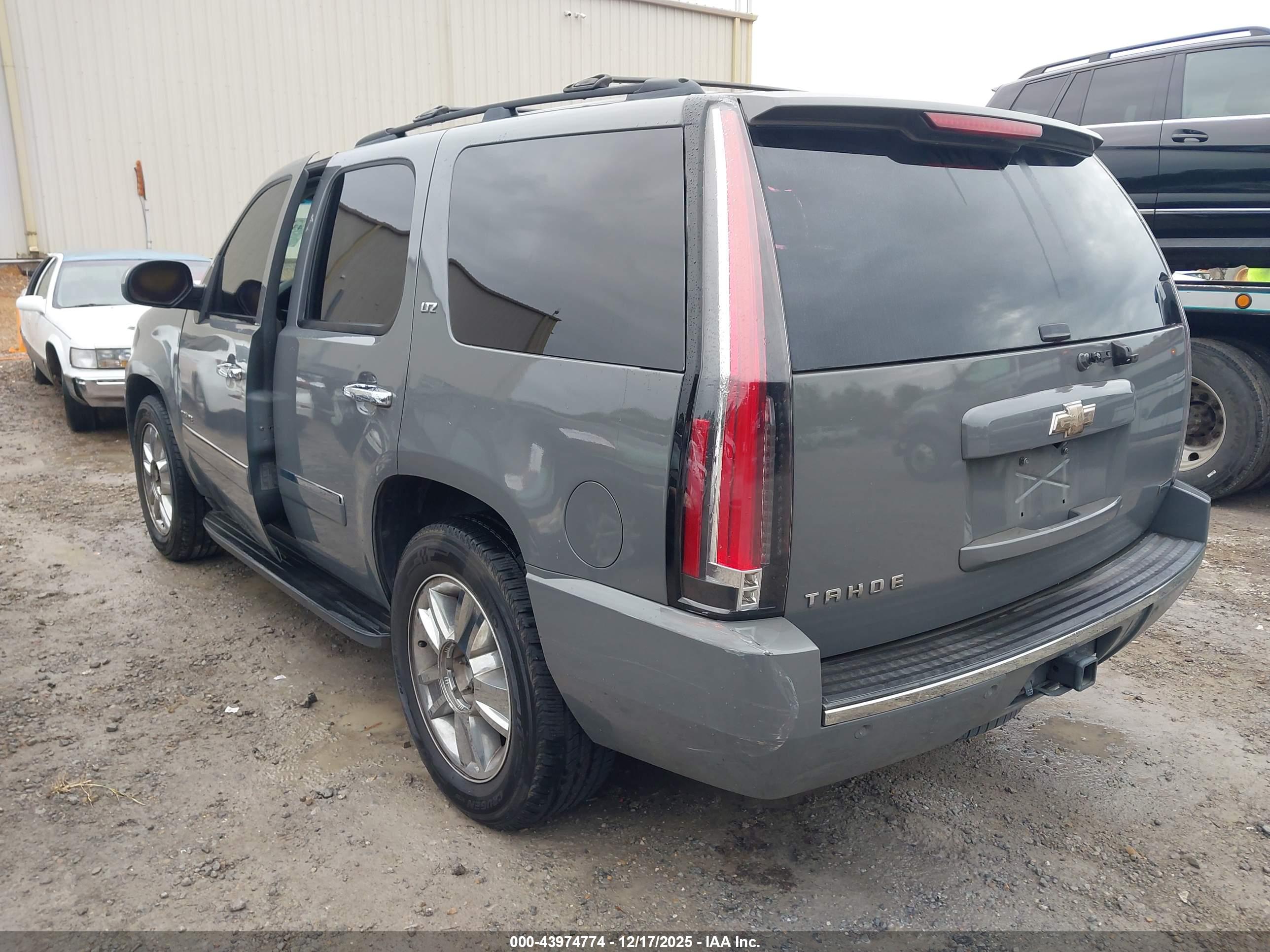 CHEVROLET TAHOE image 3