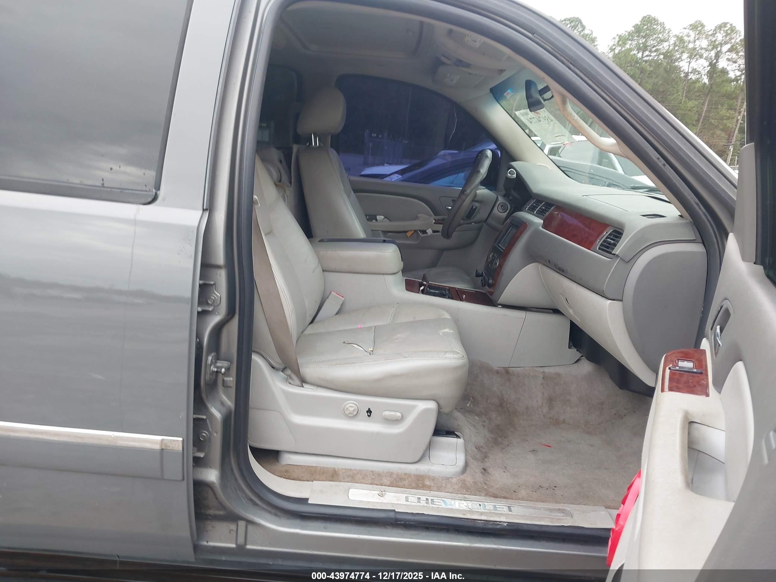 CHEVROLET TAHOE image 5