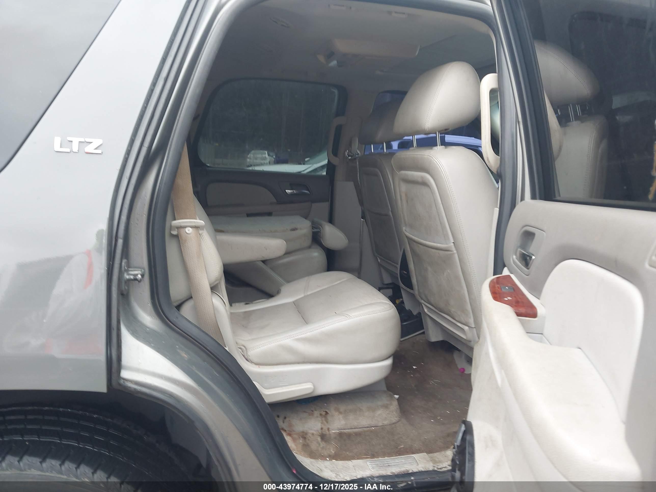 CHEVROLET TAHOE image 8