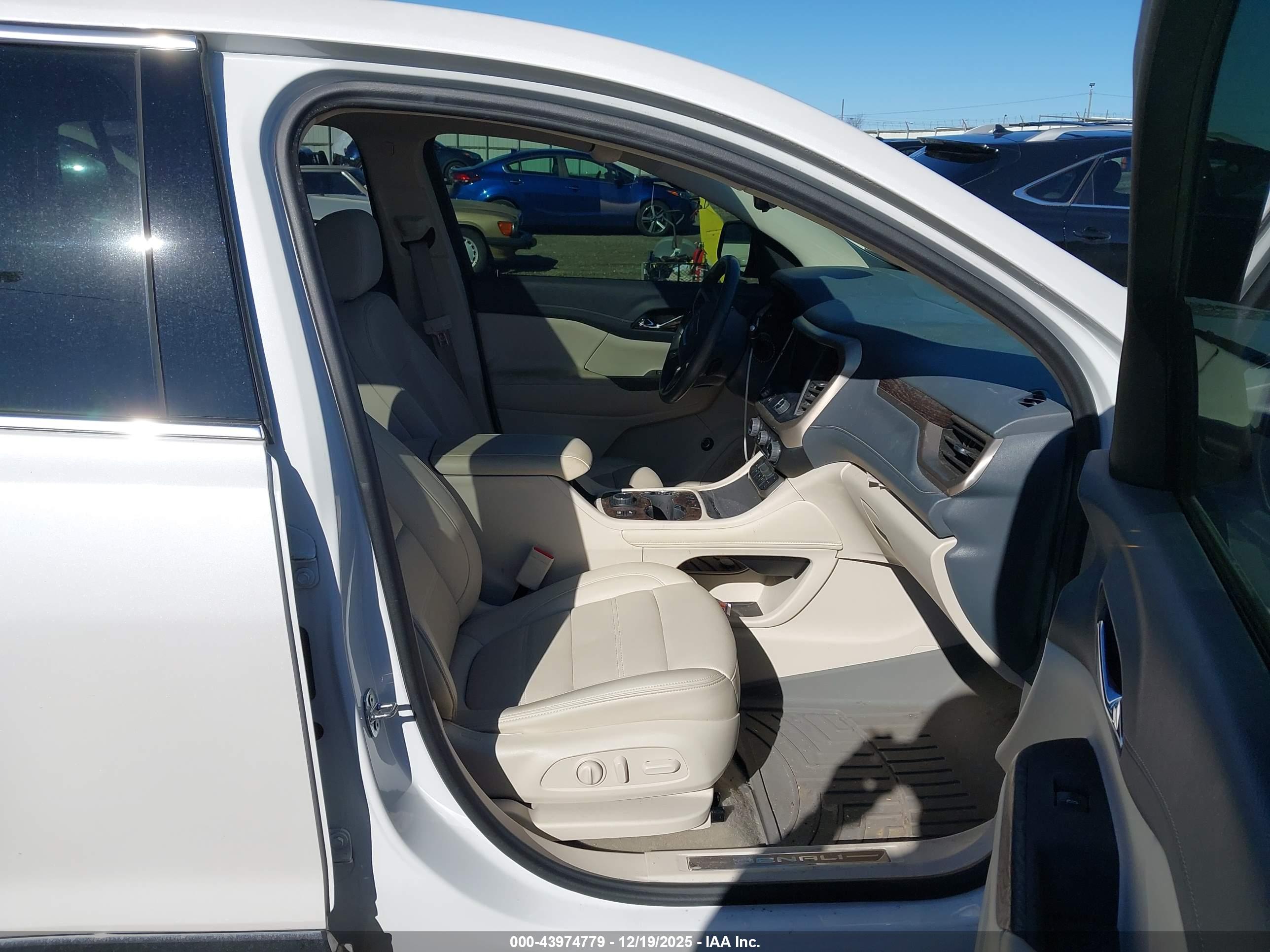 GMC ACADIA image 5