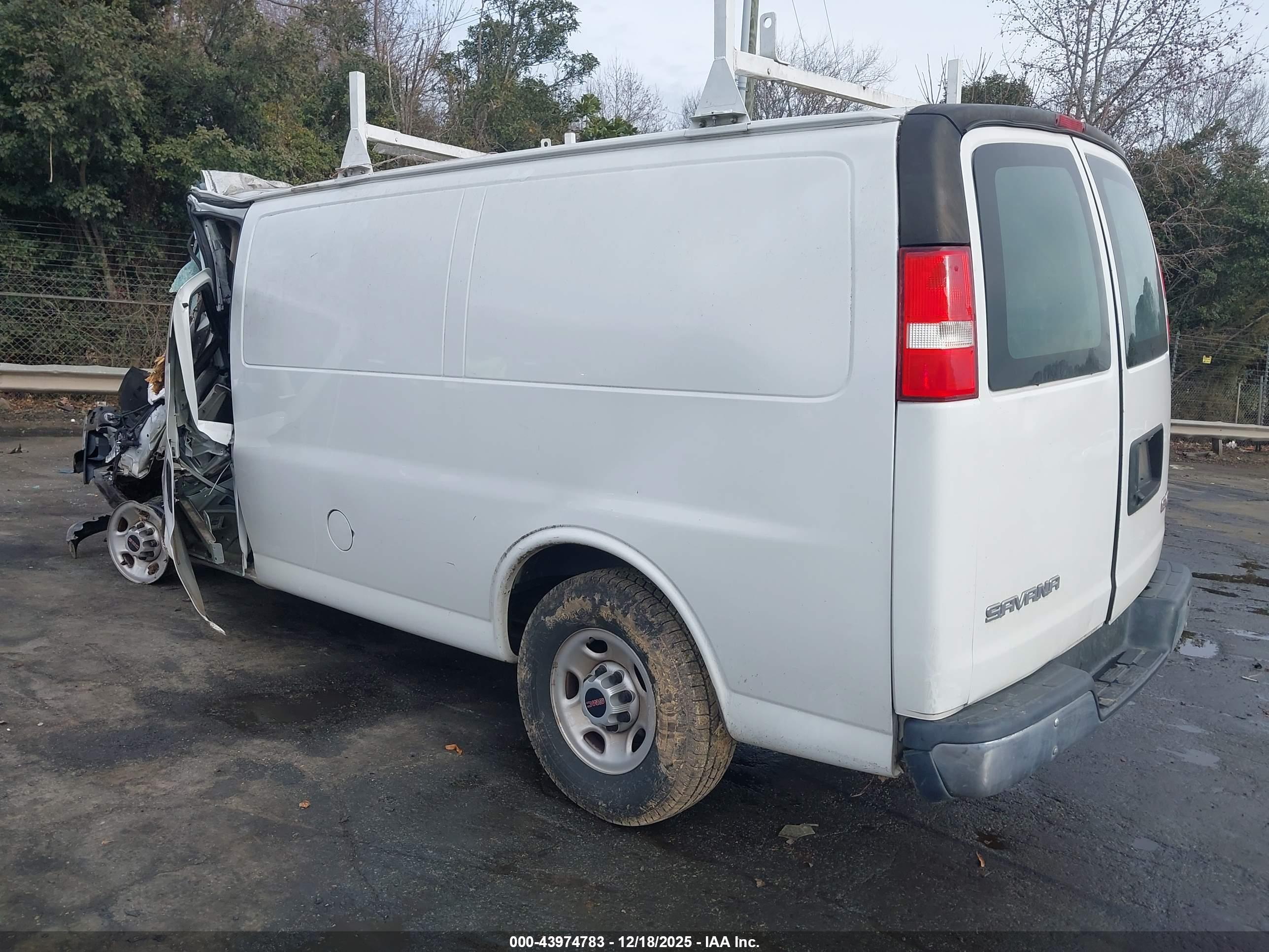 GMC SAVANA image 3