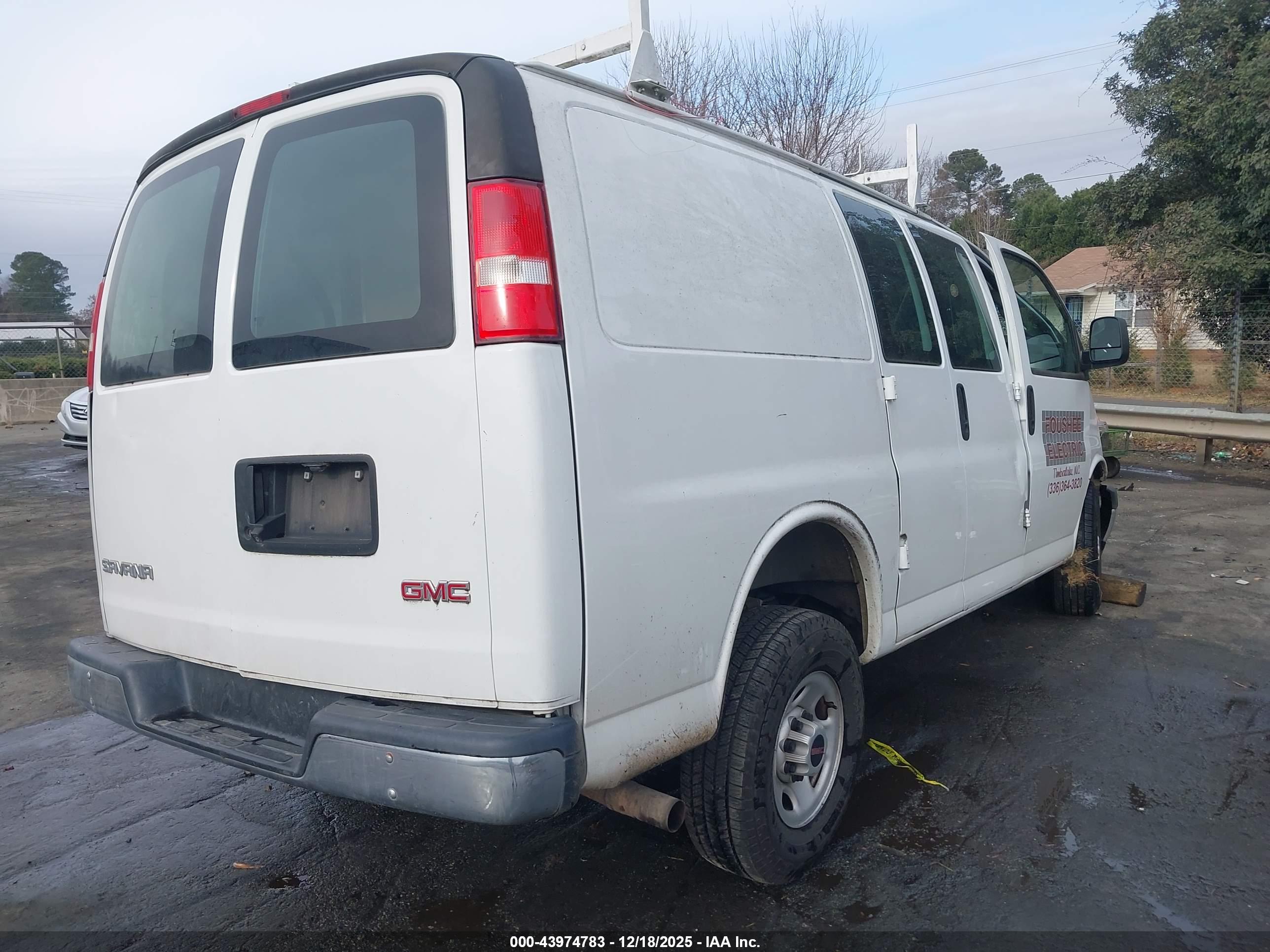 GMC SAVANA image 4