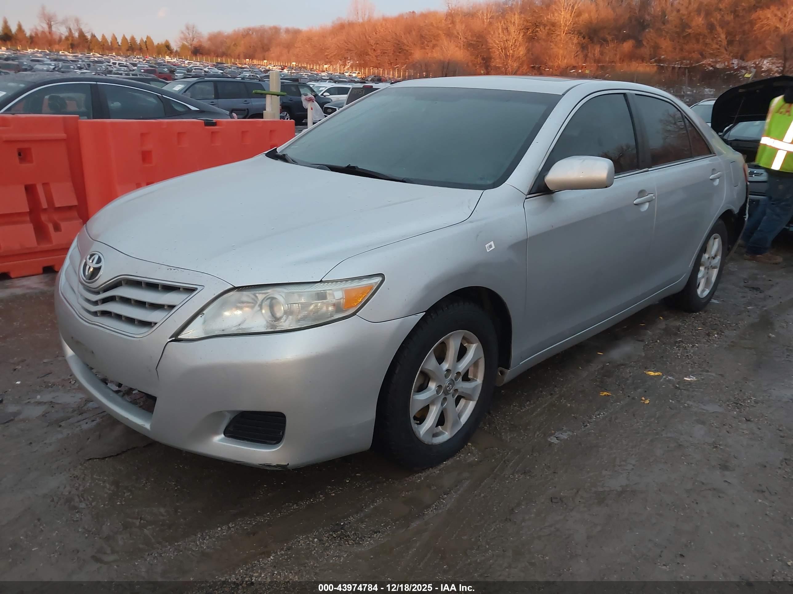 TOYOTA CAMRY image 2