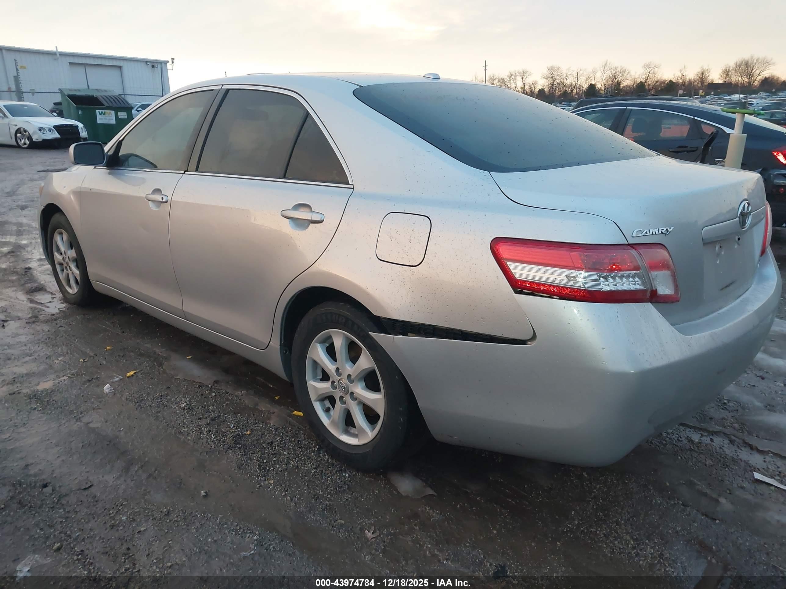 TOYOTA CAMRY image 3