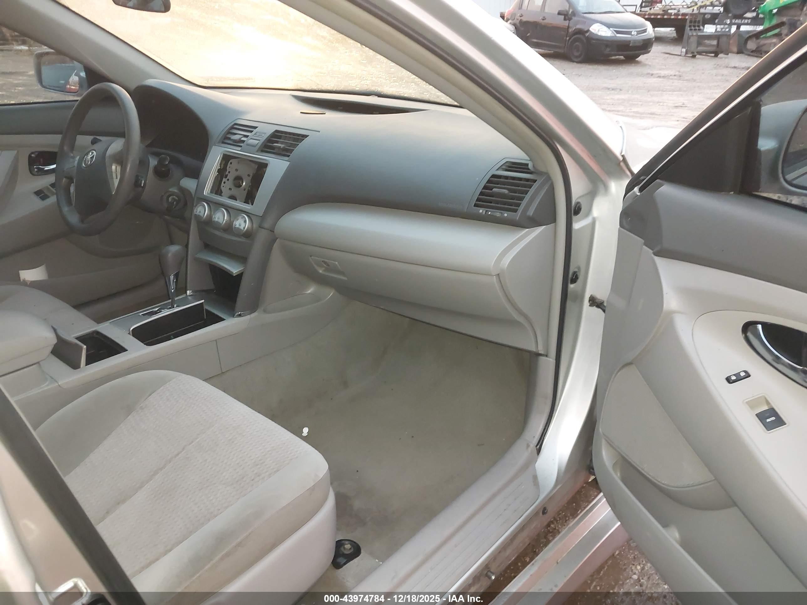 TOYOTA CAMRY image 5