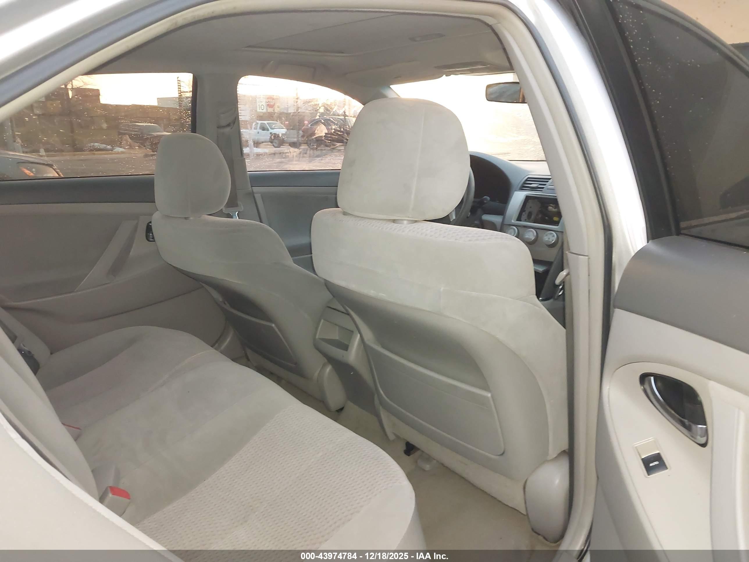 TOYOTA CAMRY image 8