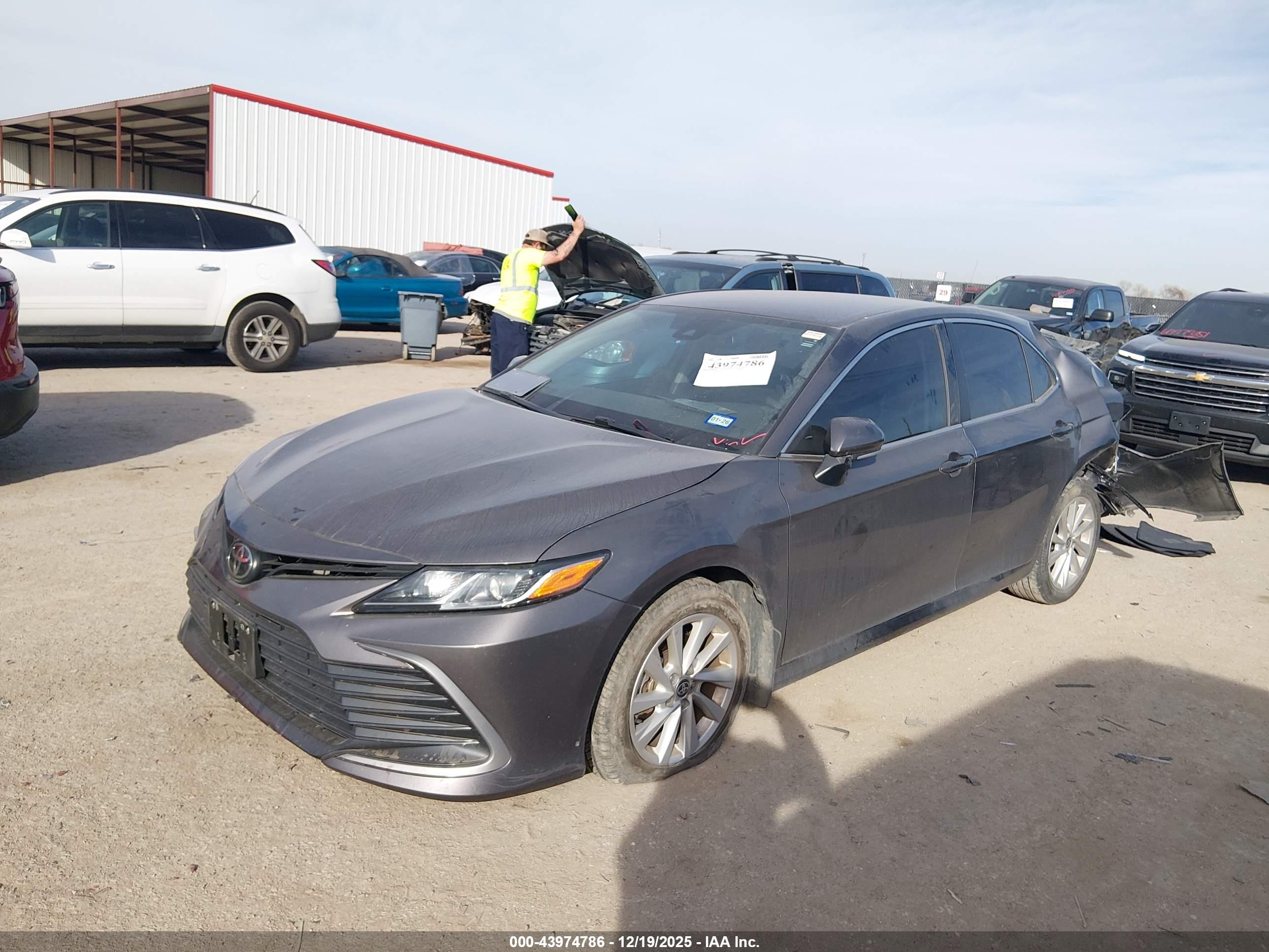 TOYOTA CAMRY image 2