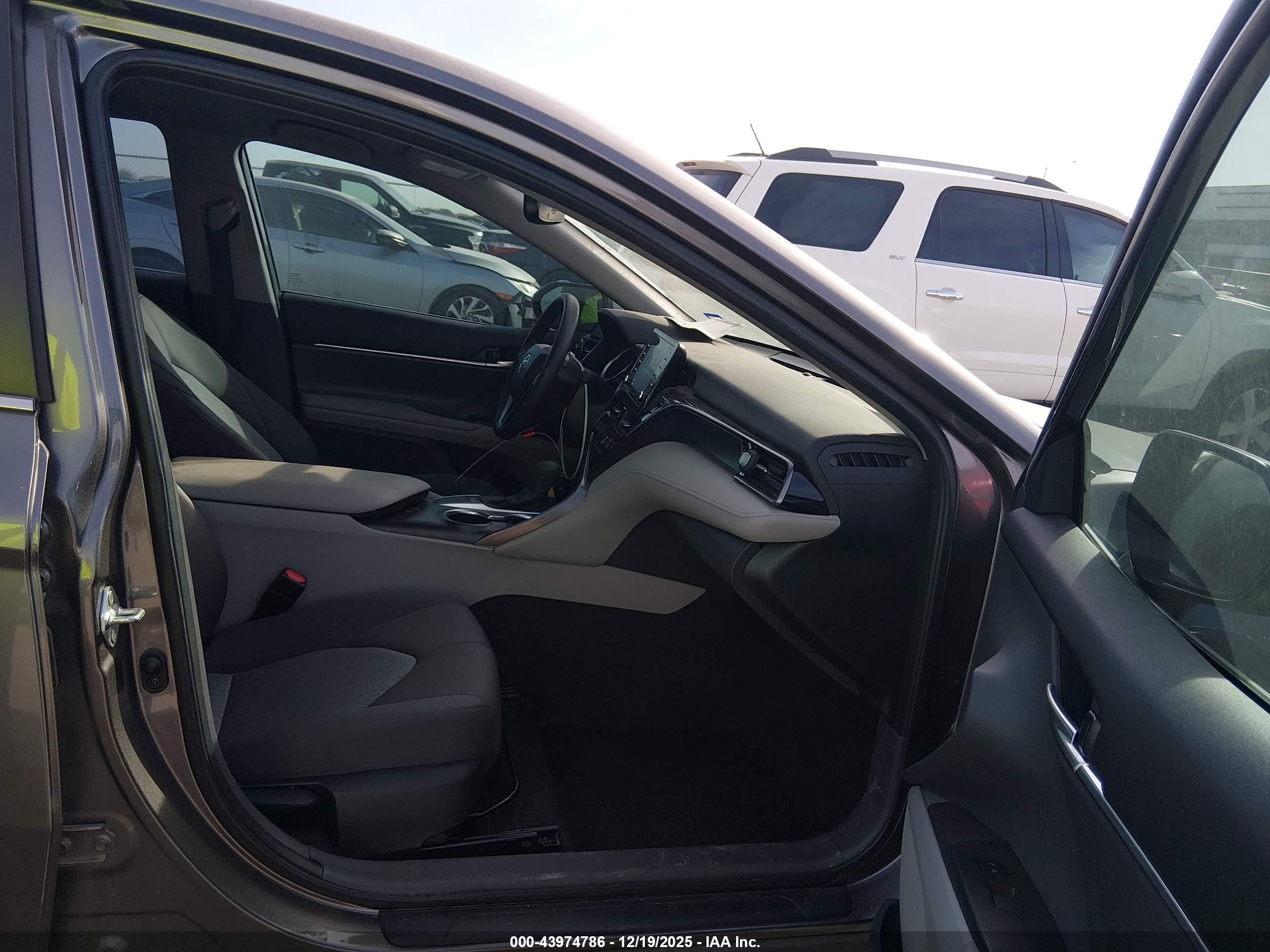 TOYOTA CAMRY image 5