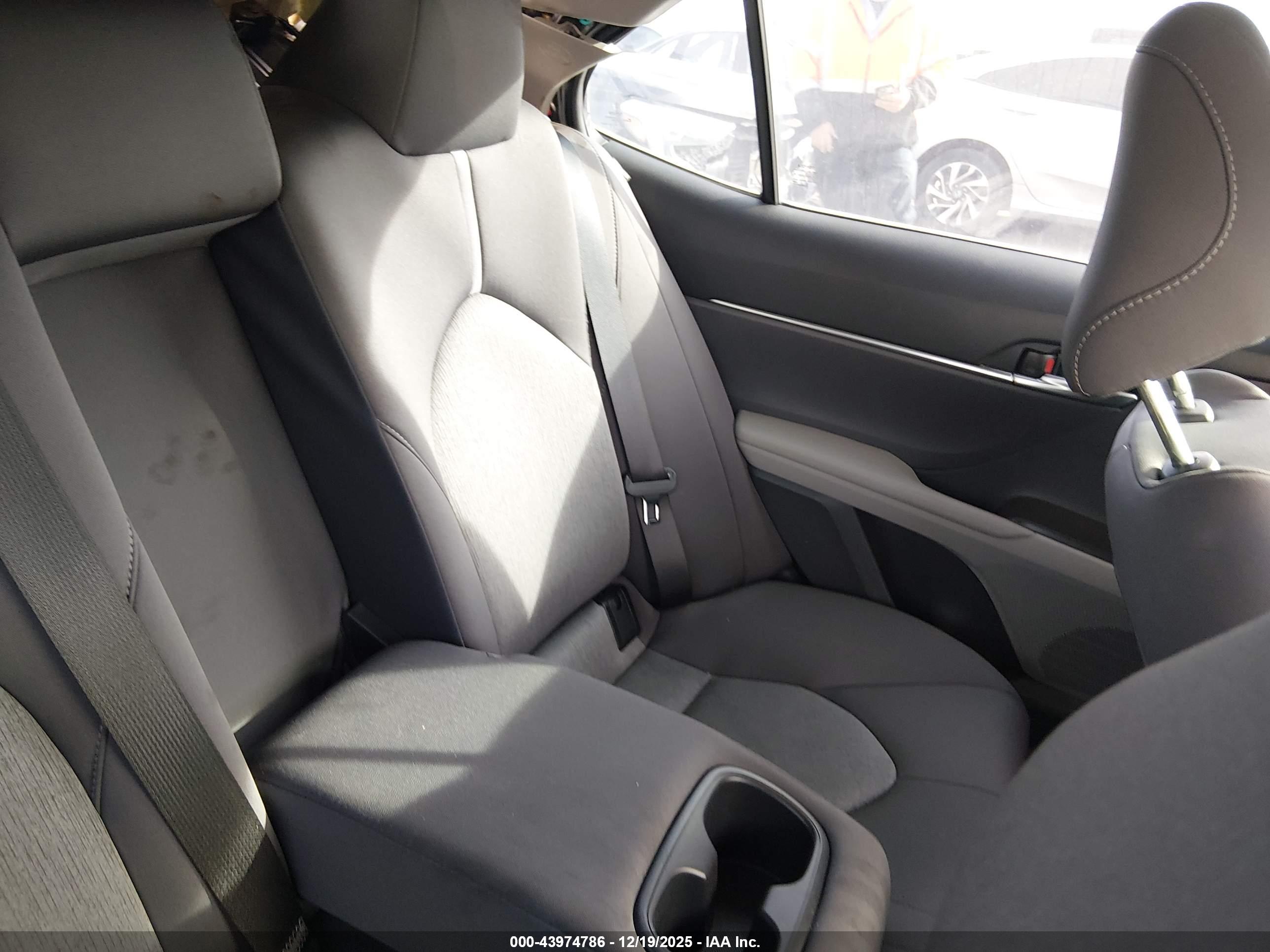 TOYOTA CAMRY image 8