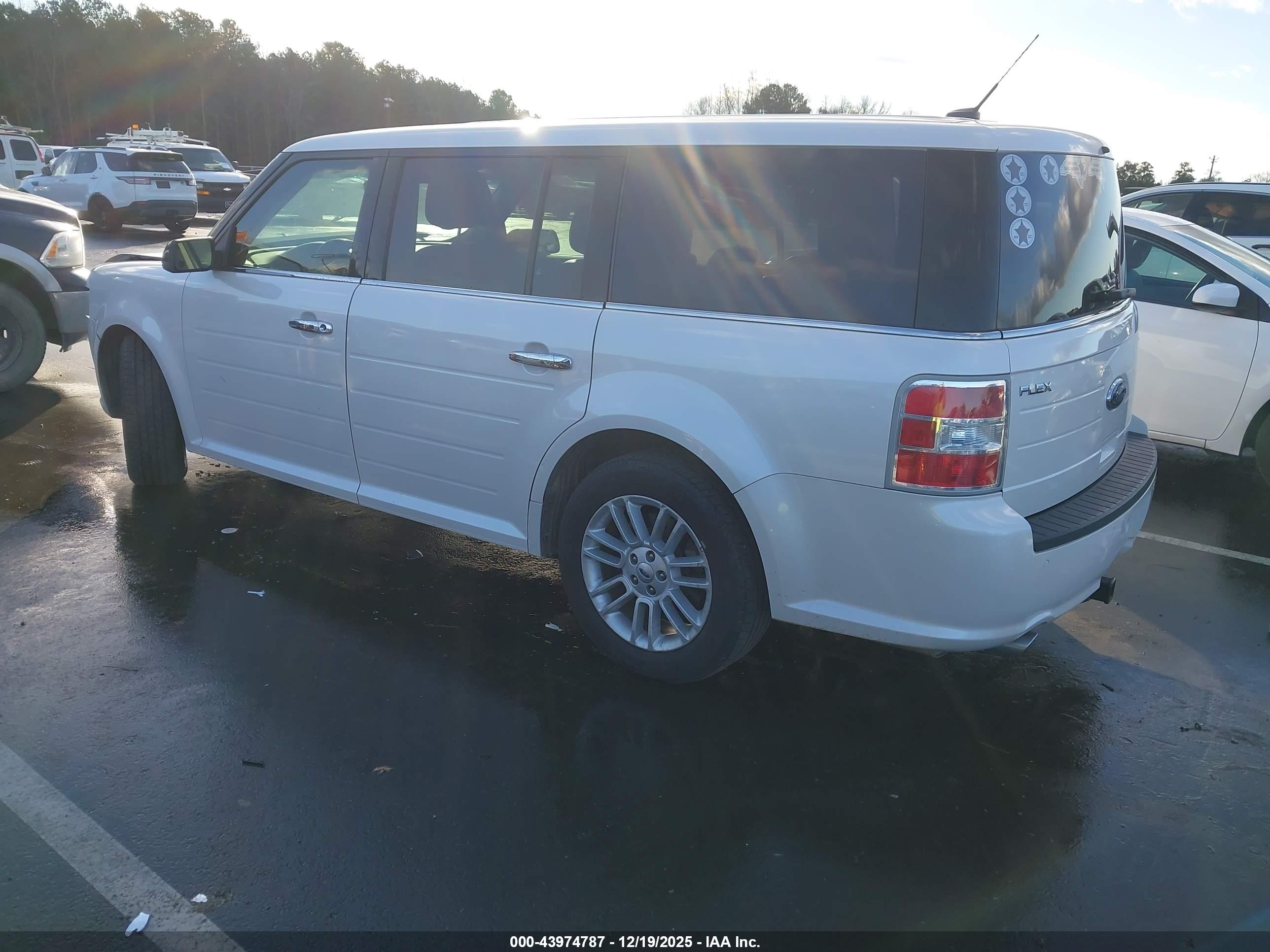 FORD FLEX image 3