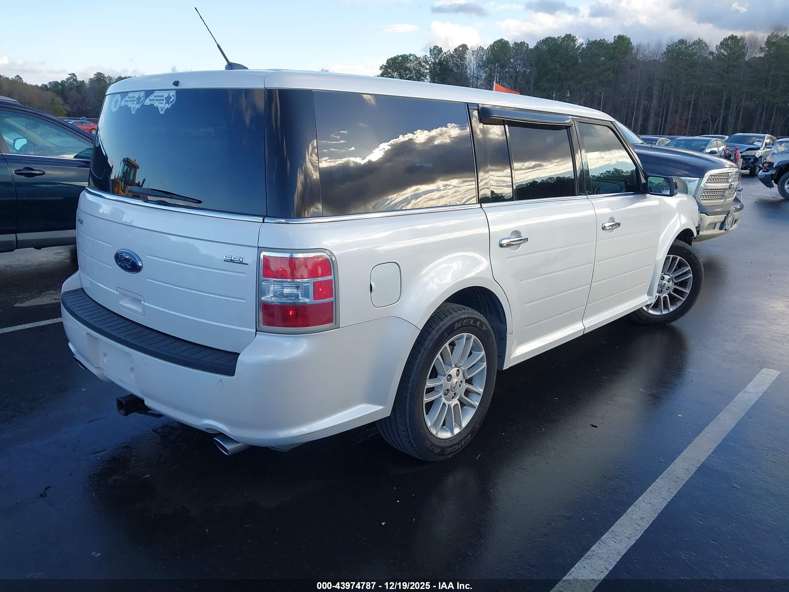 FORD FLEX image 4