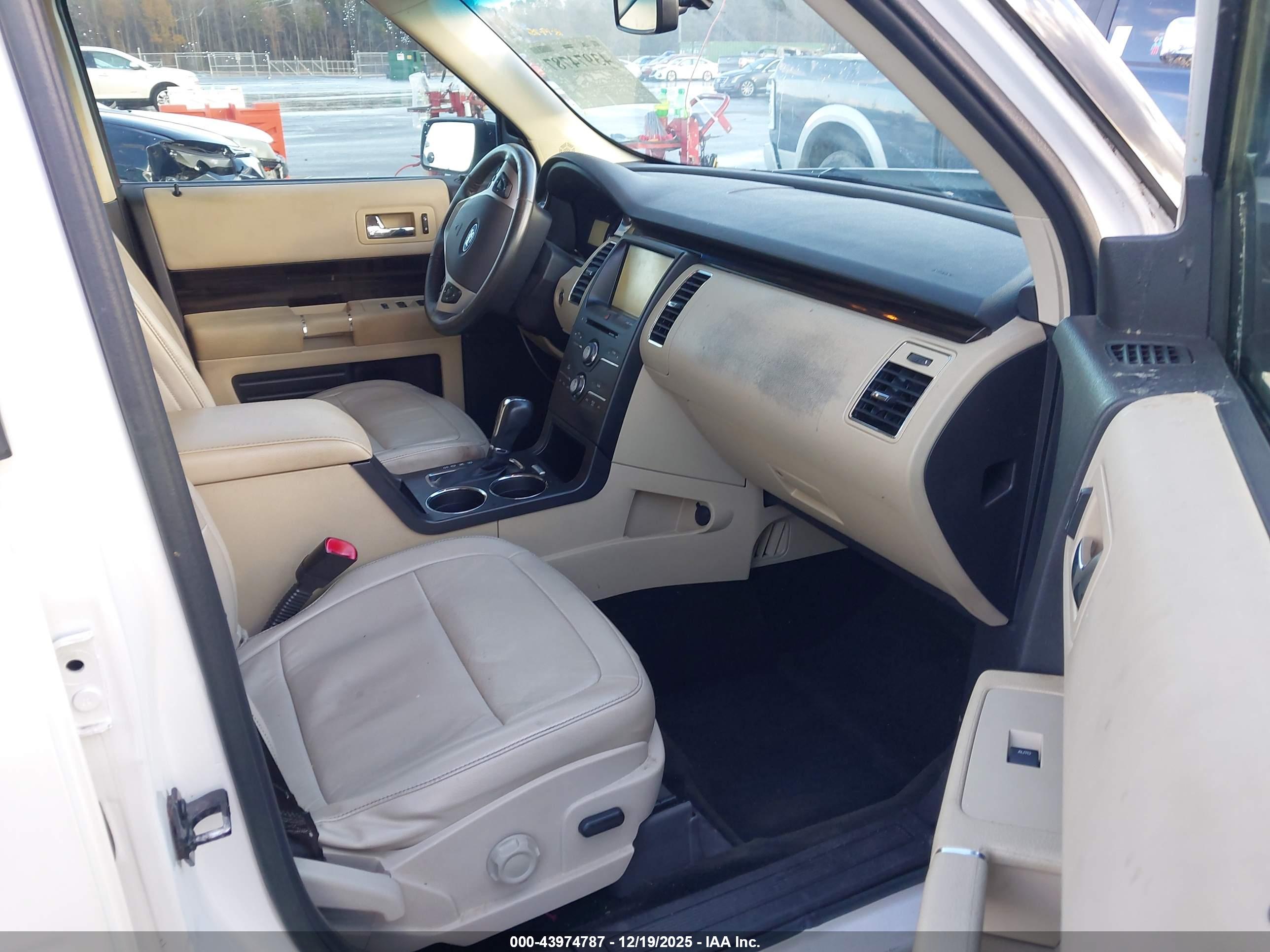 FORD FLEX image 5