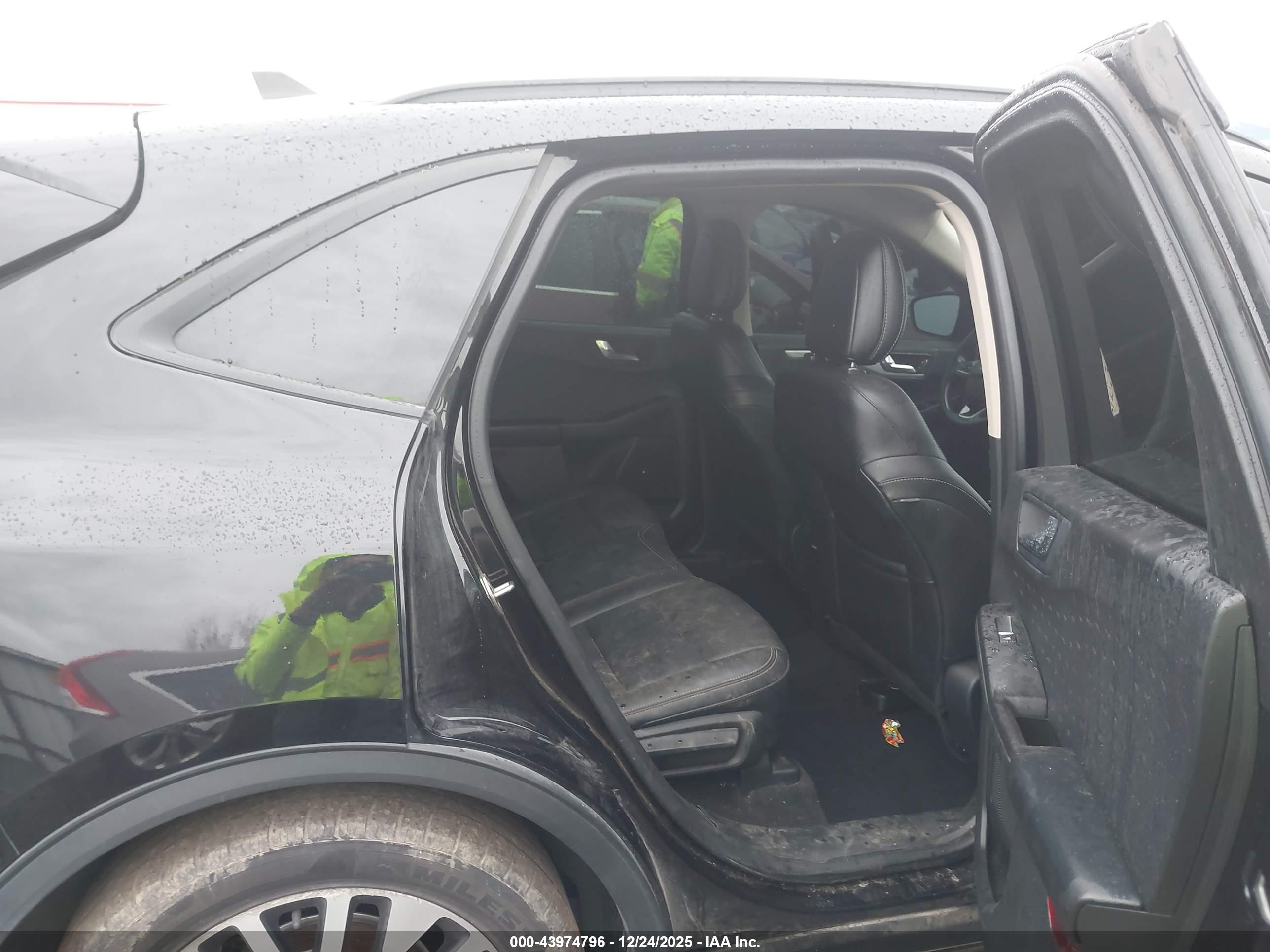 FORD ESCAPE image 8