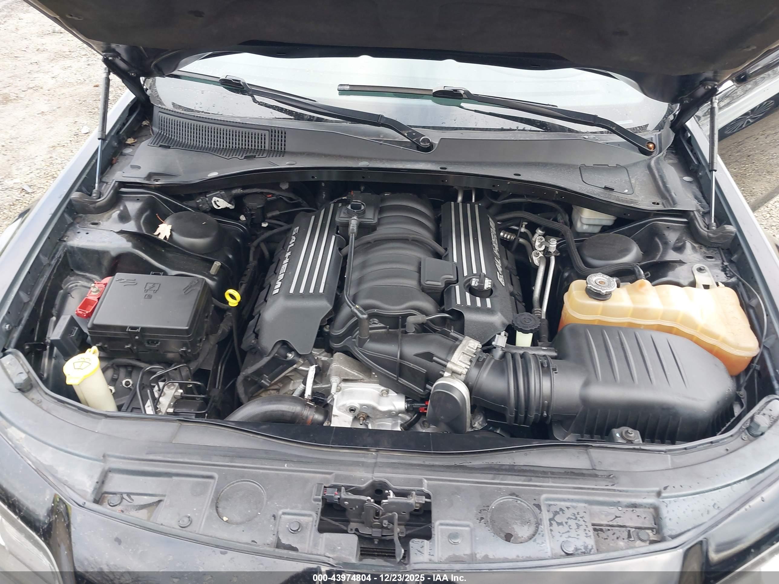 CHRYSLER 300 image 10