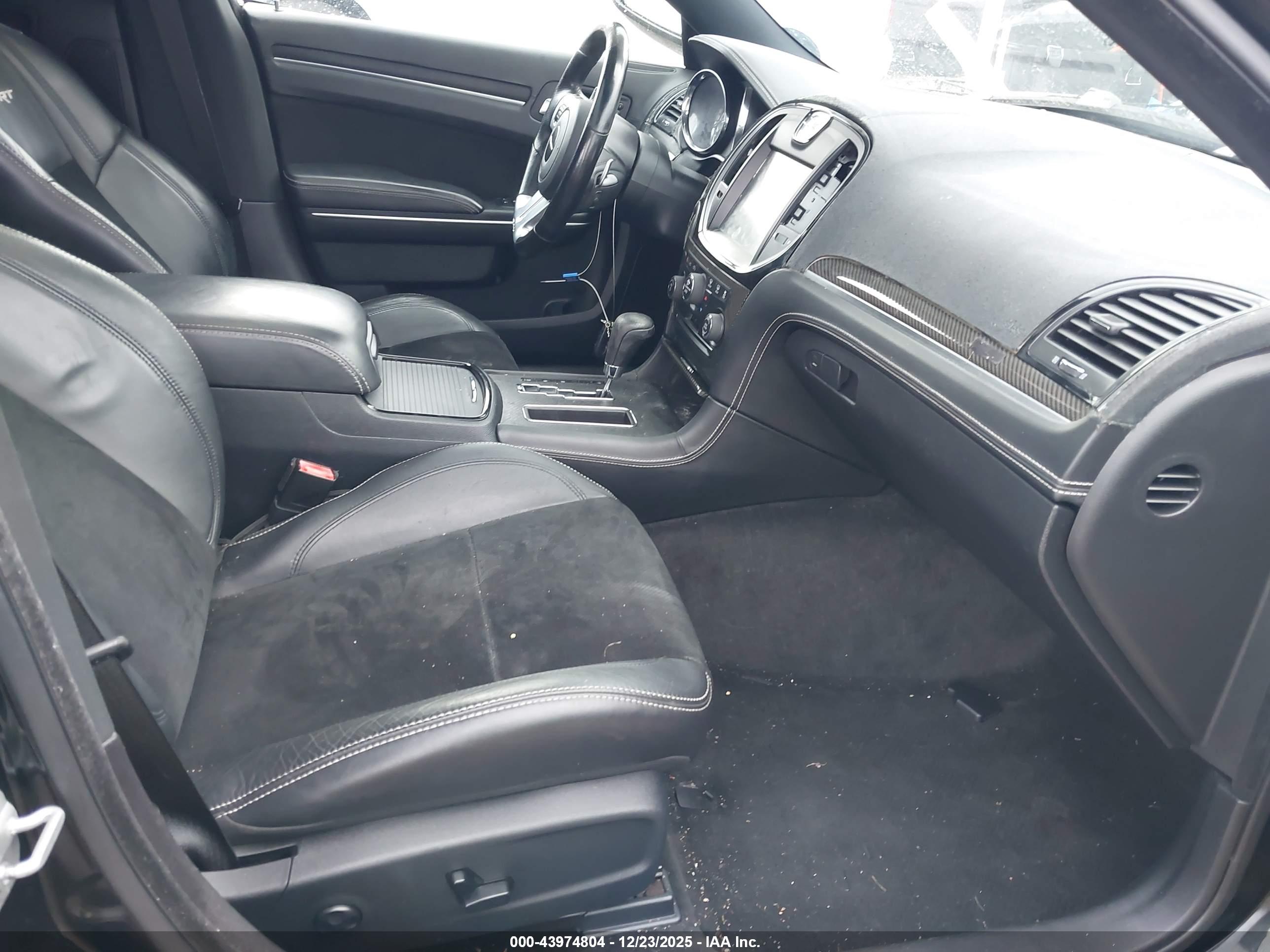 CHRYSLER 300 image 5