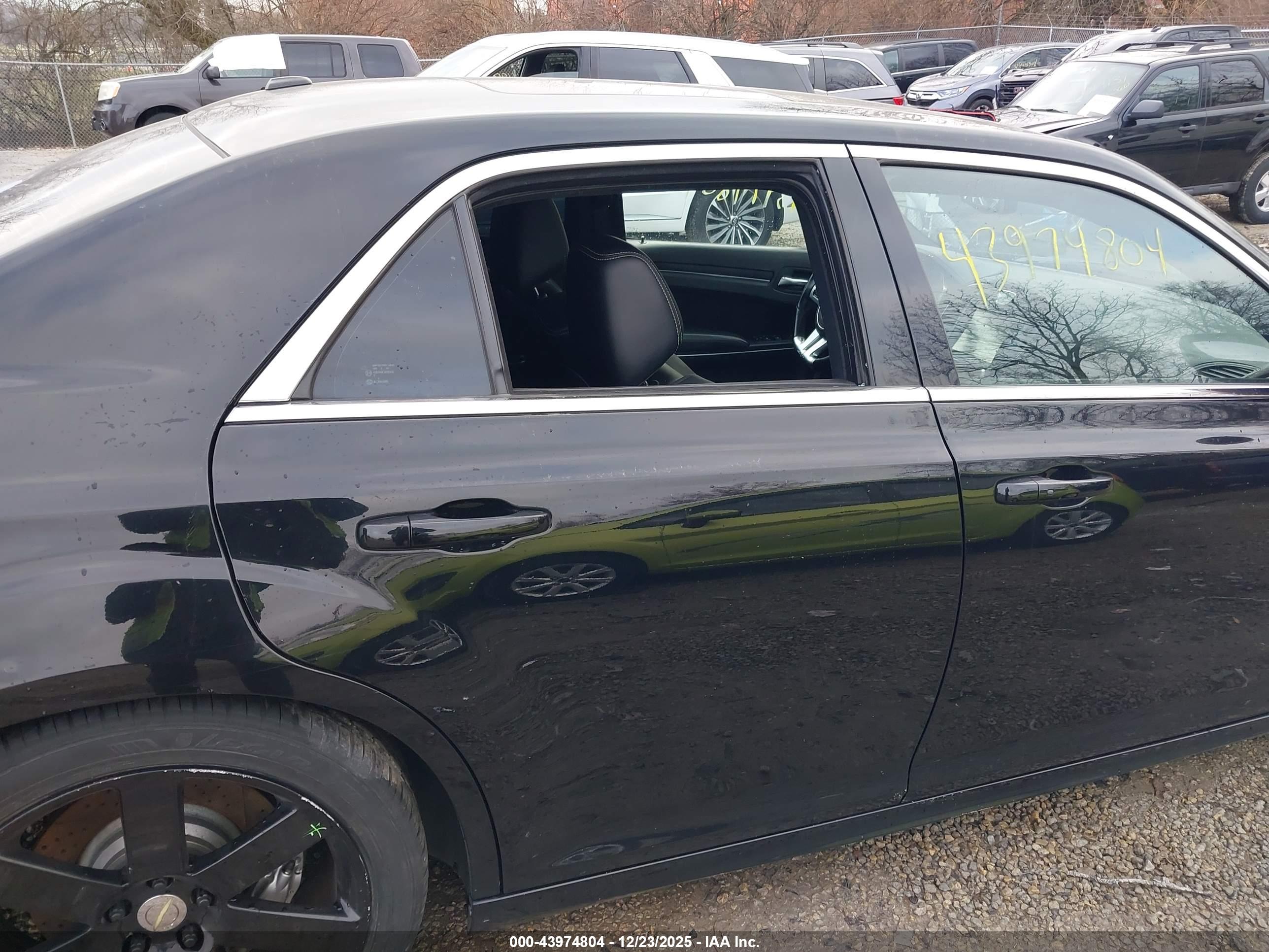 CHRYSLER 300 image 6