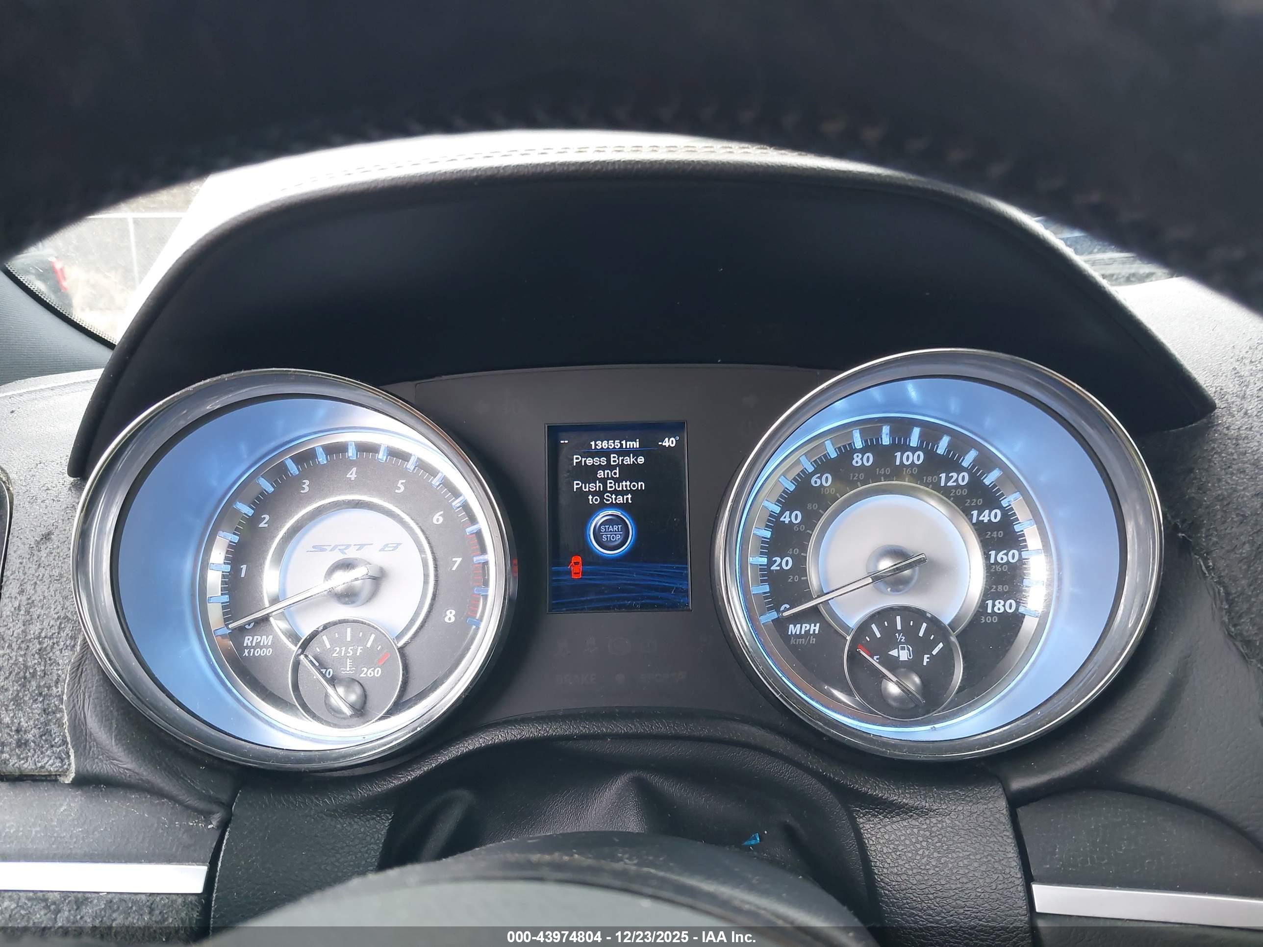 CHRYSLER 300 image 7