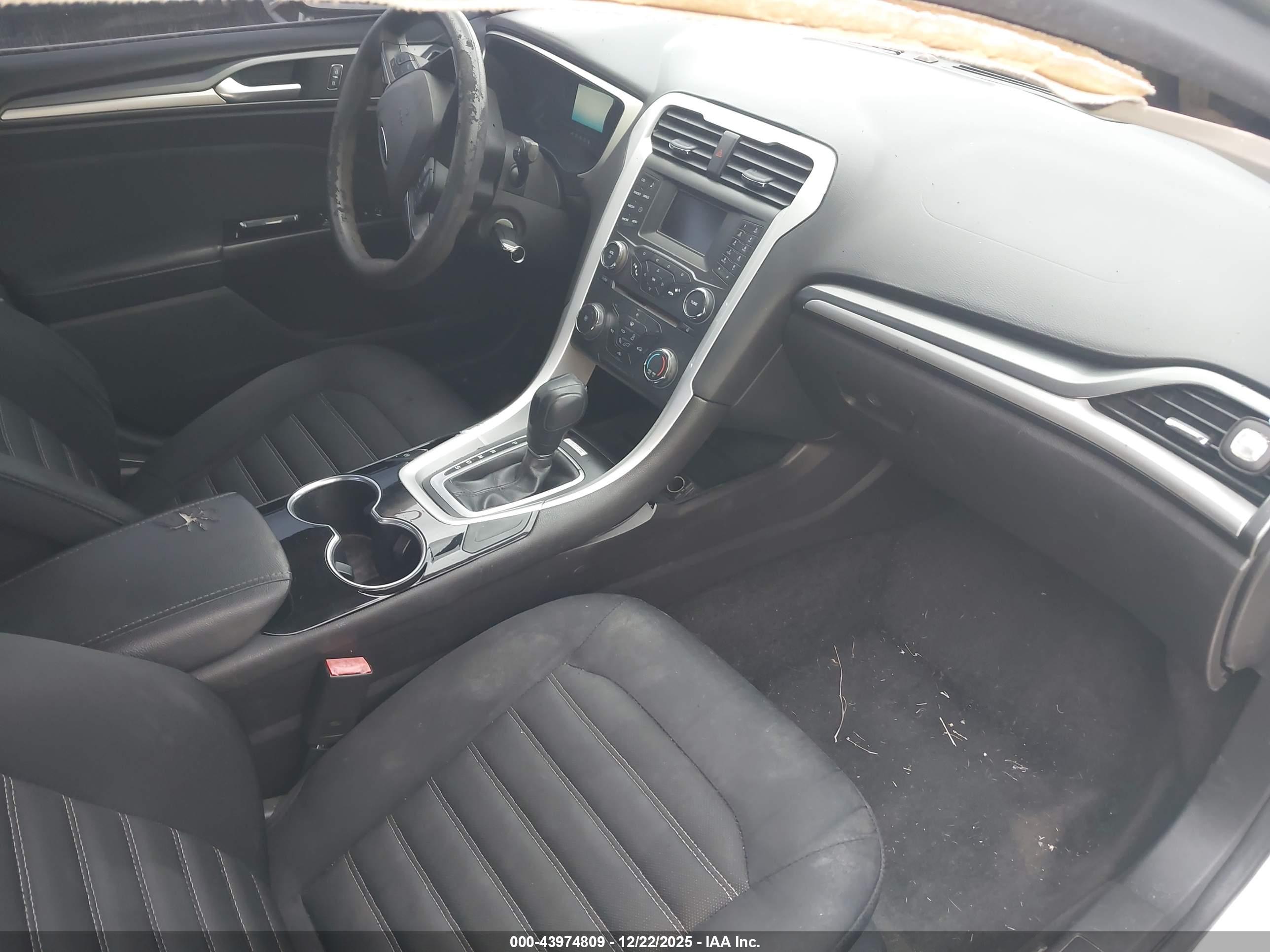 FORD FUSION image 5