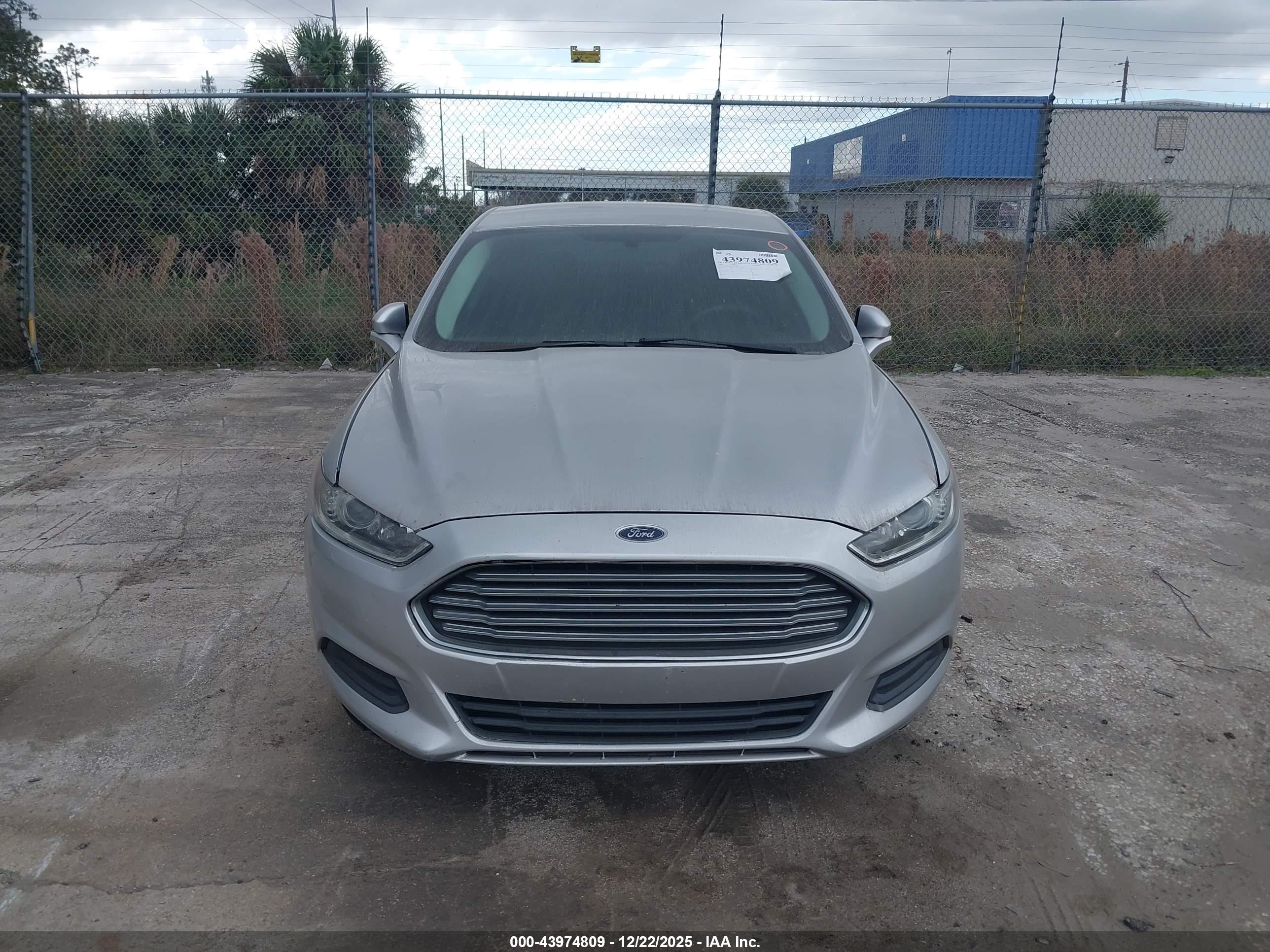 FORD FUSION image 6