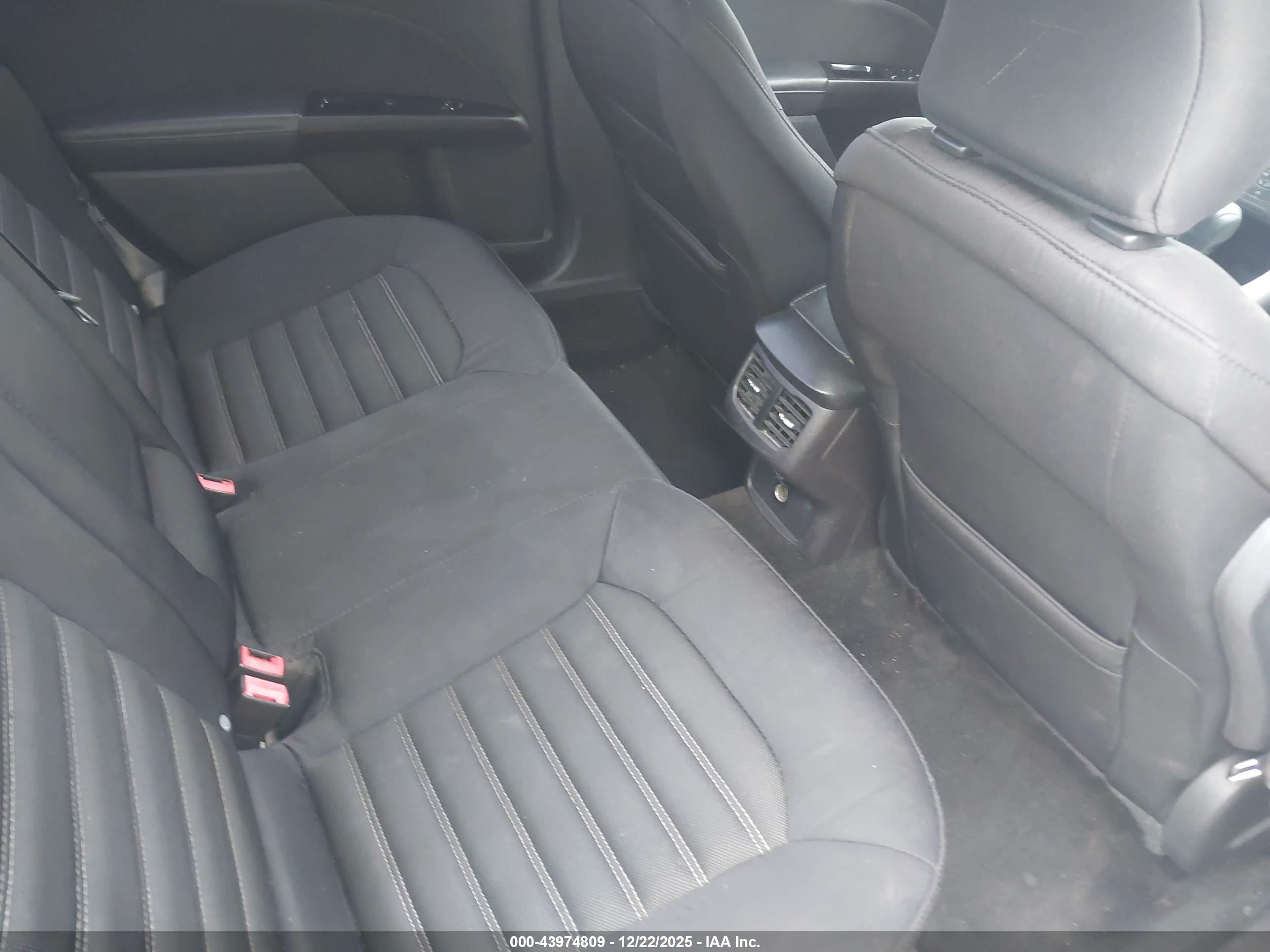 FORD FUSION image 8
