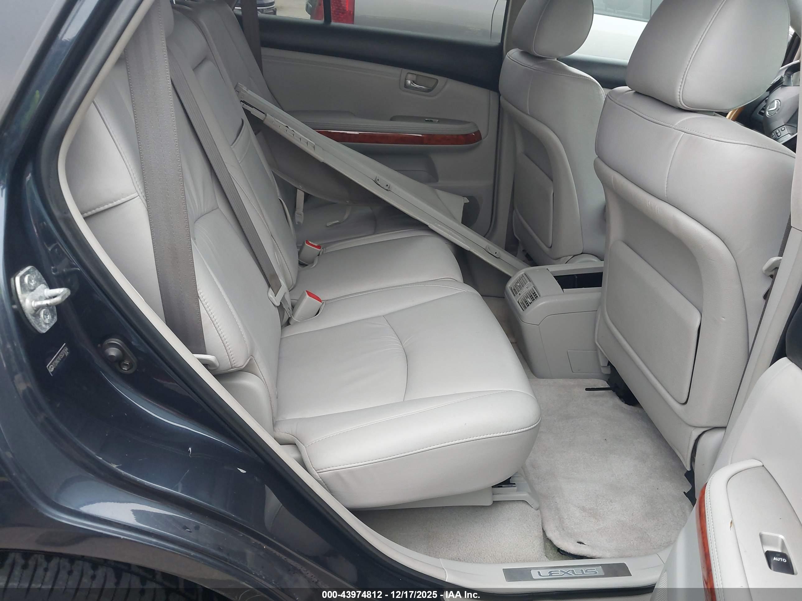 LEXUS RX image 8