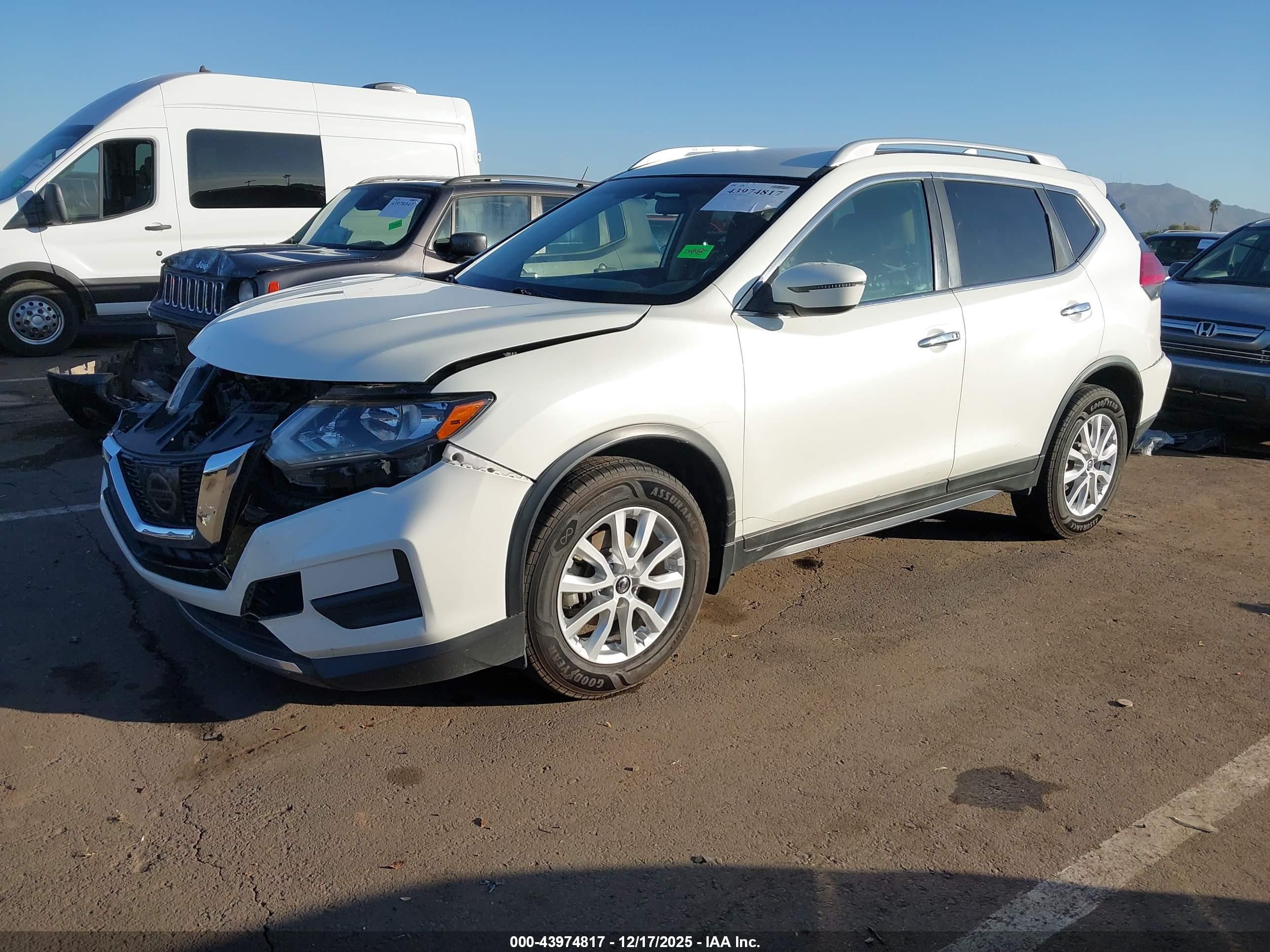 NISSAN ROGUE image 2