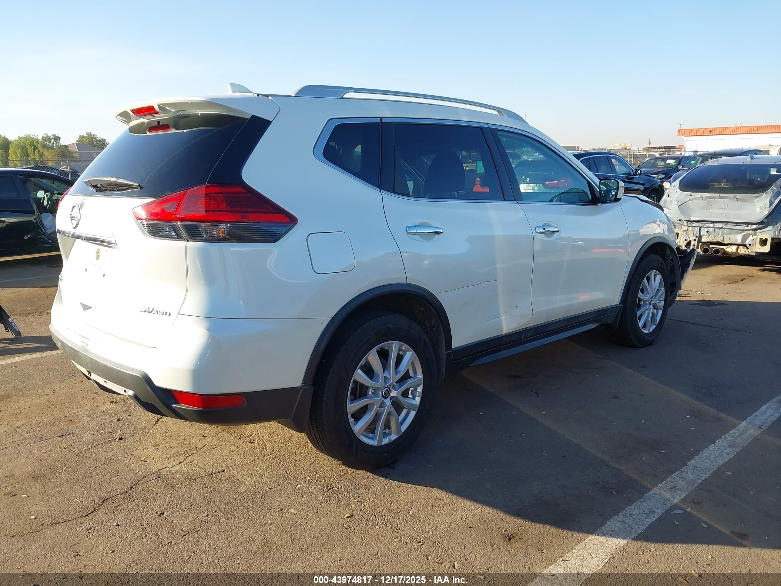 NISSAN ROGUE image 4