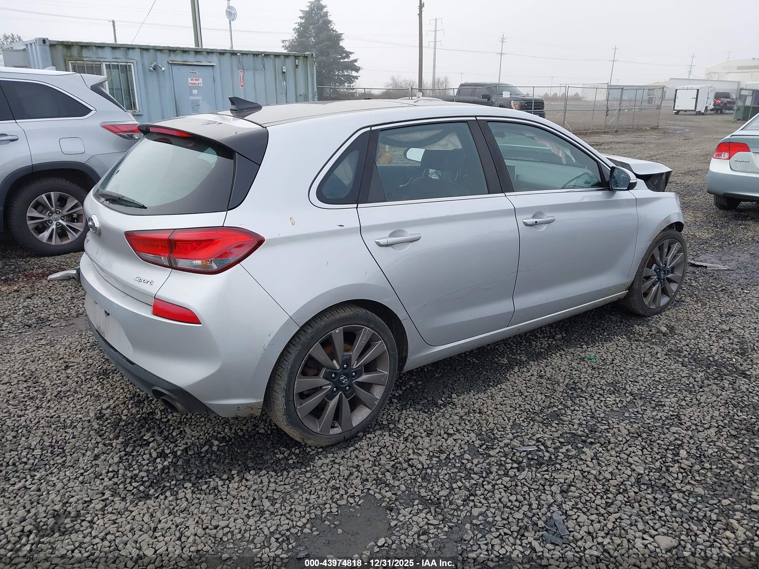 HYUNDAI ELANTRA image 4