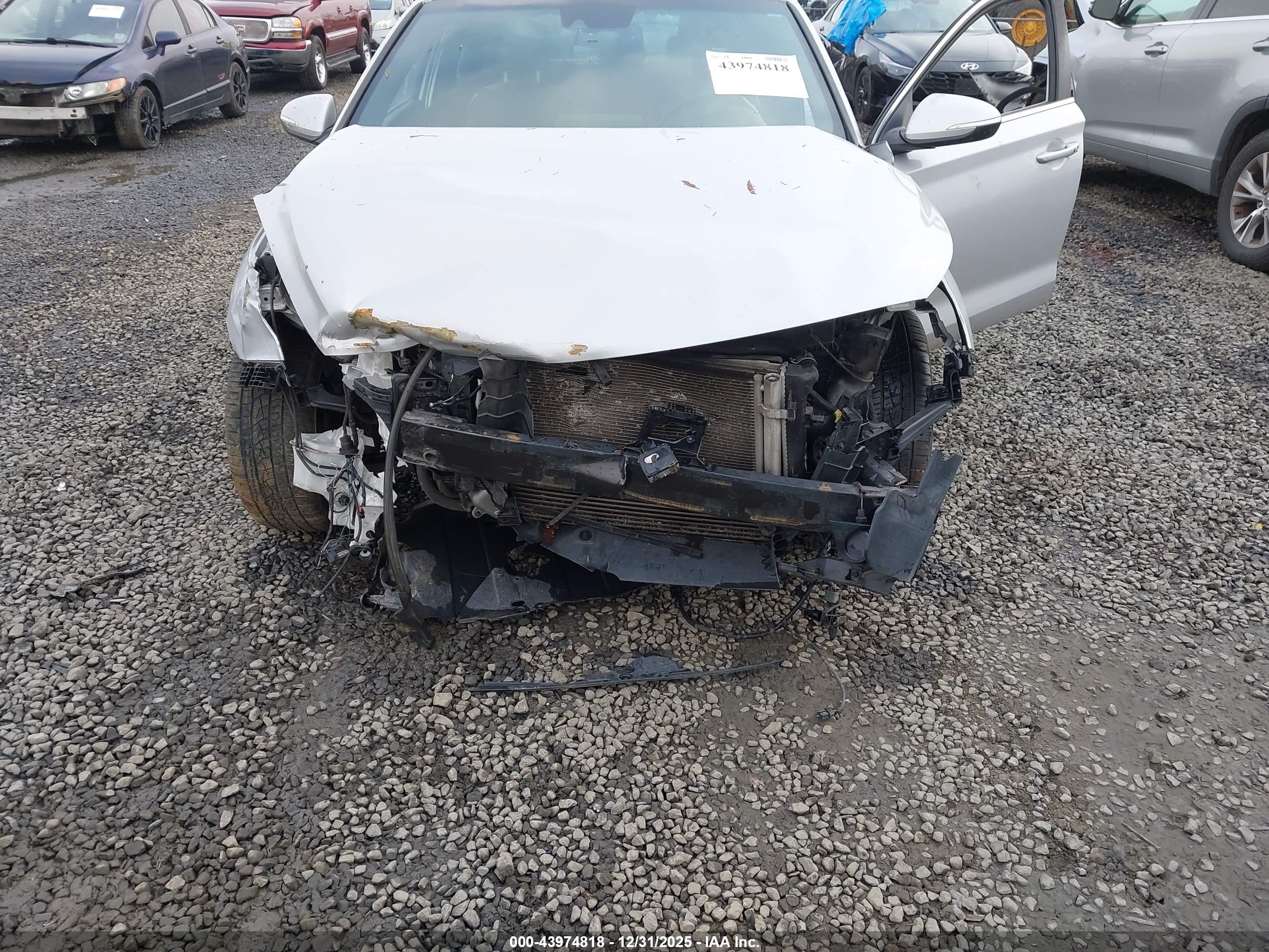 HYUNDAI ELANTRA image 6