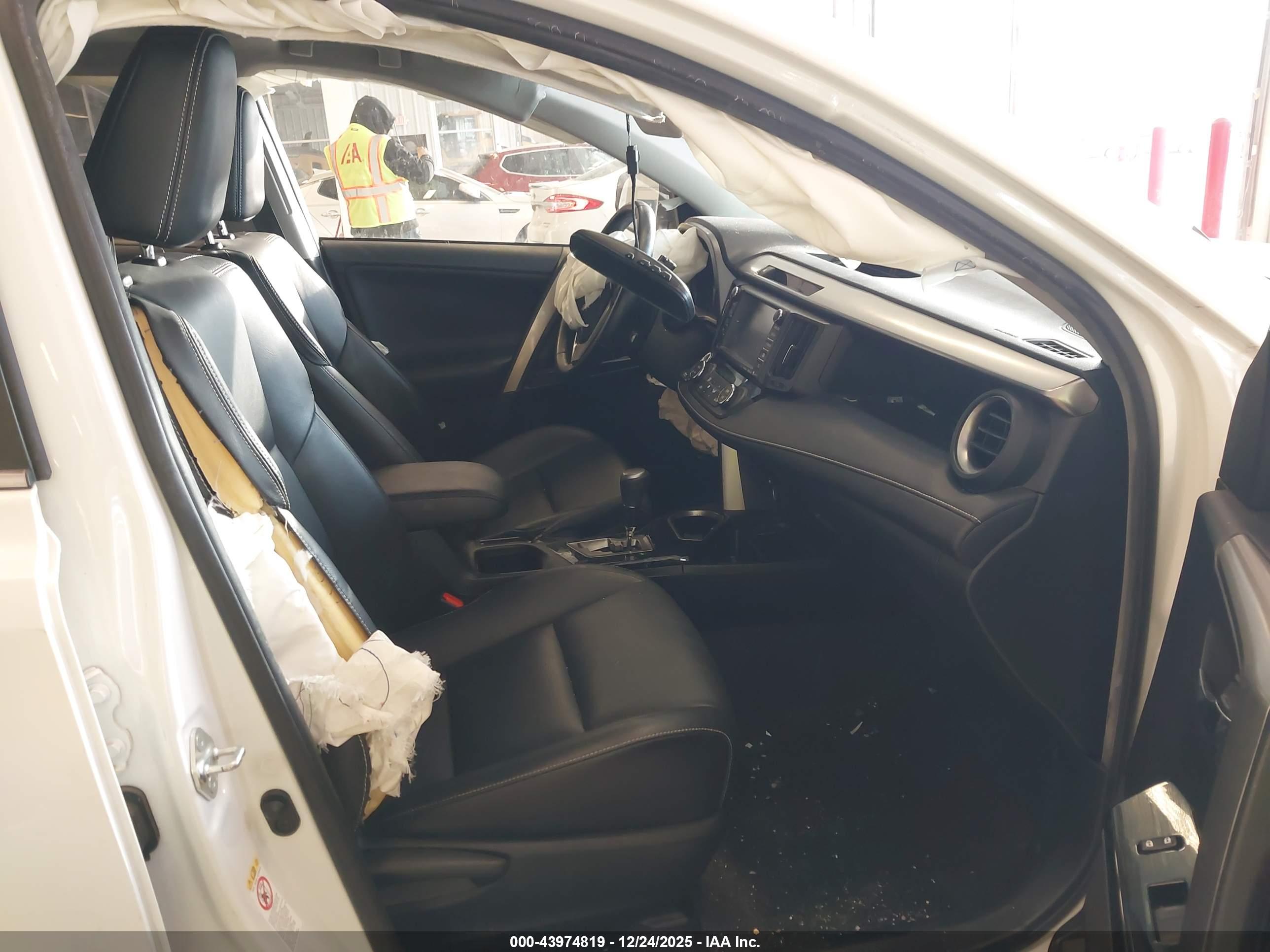 TOYOTA RAV4 image 5