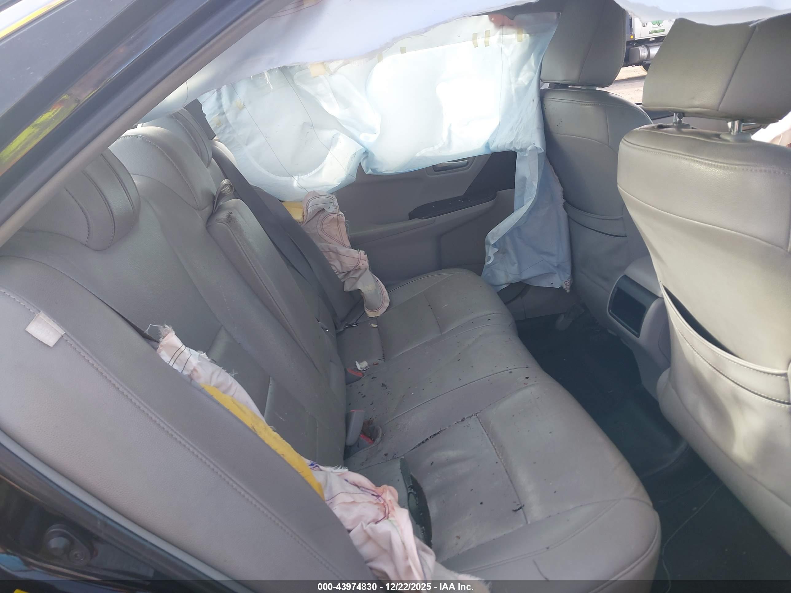 TOYOTA CAMRY image 8