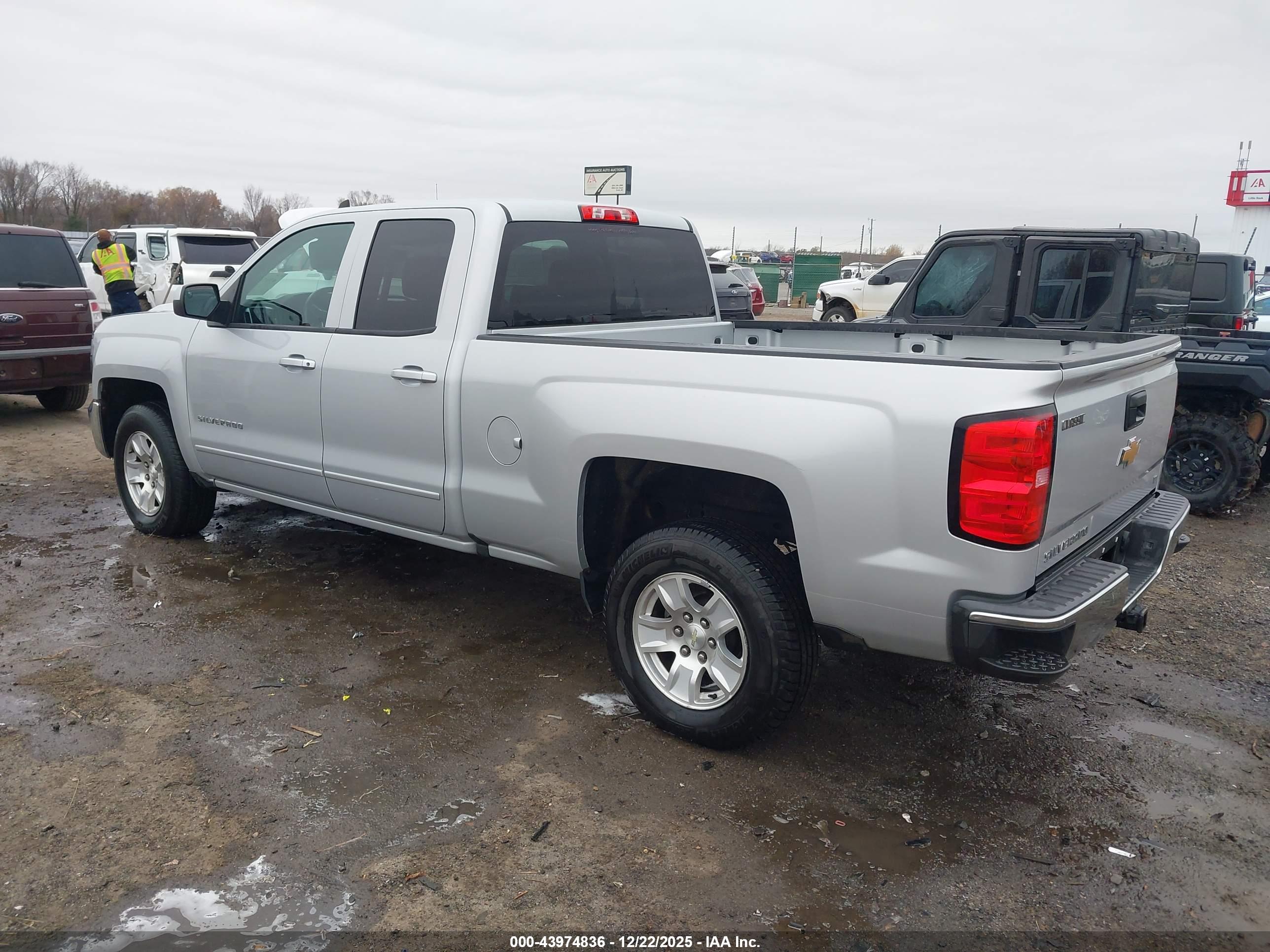 CHEVROLET SILVERADO image 3