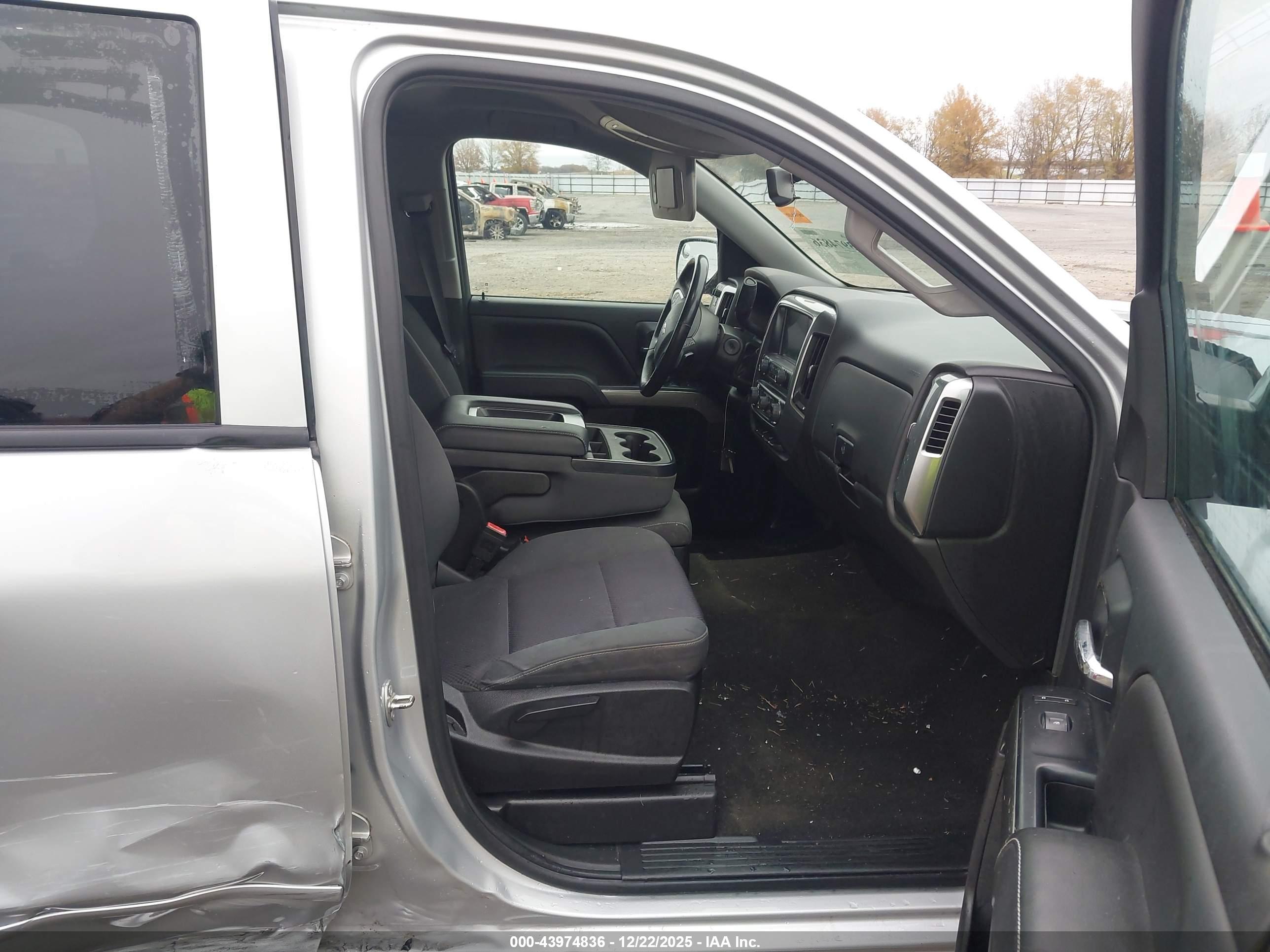 CHEVROLET SILVERADO image 5