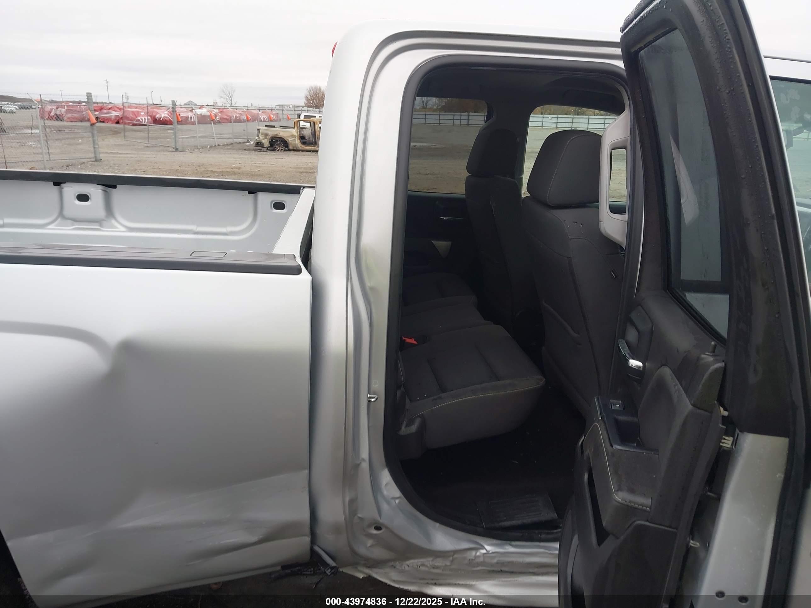 CHEVROLET SILVERADO image 8