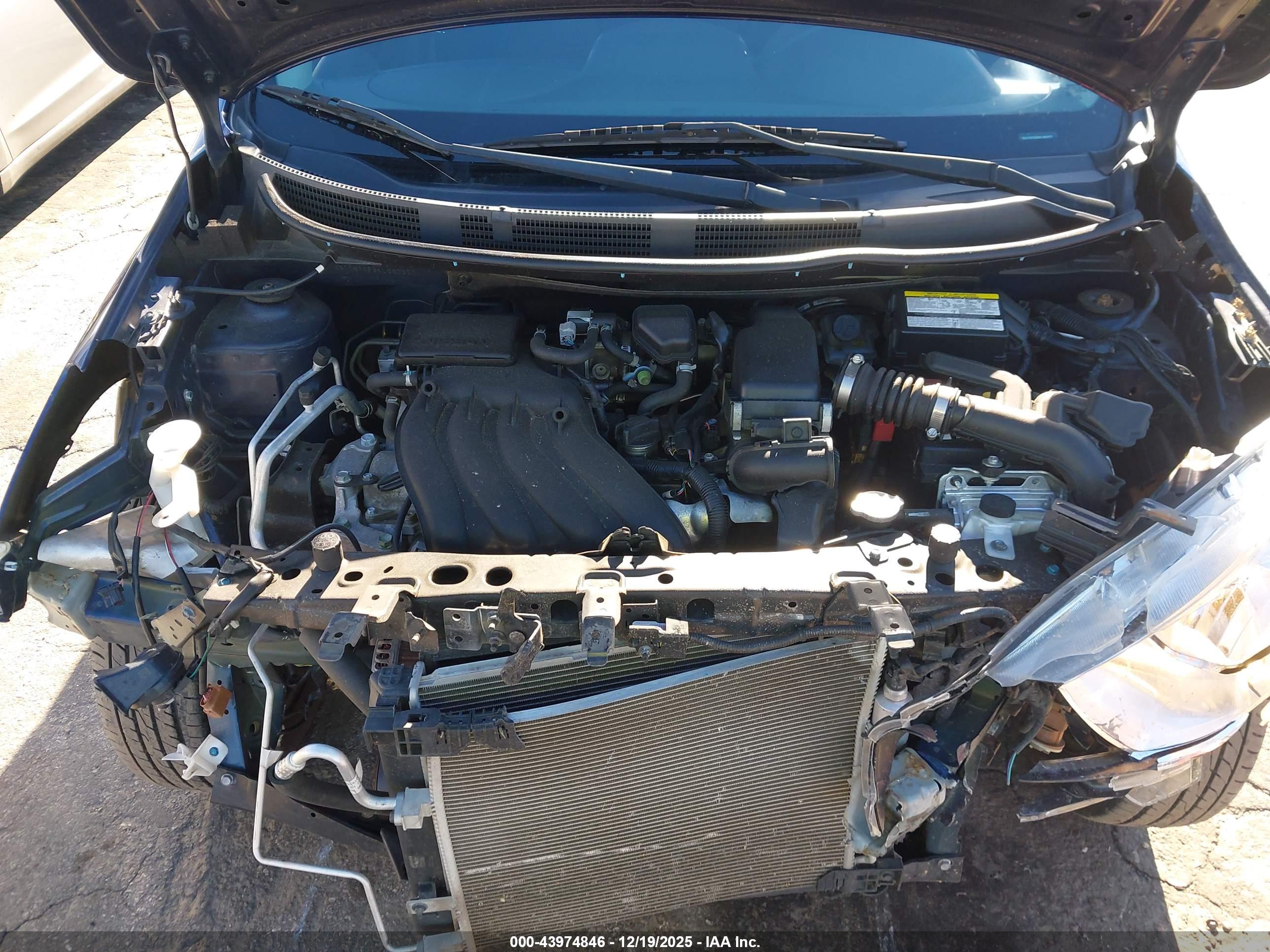 NISSAN VERSA image 10