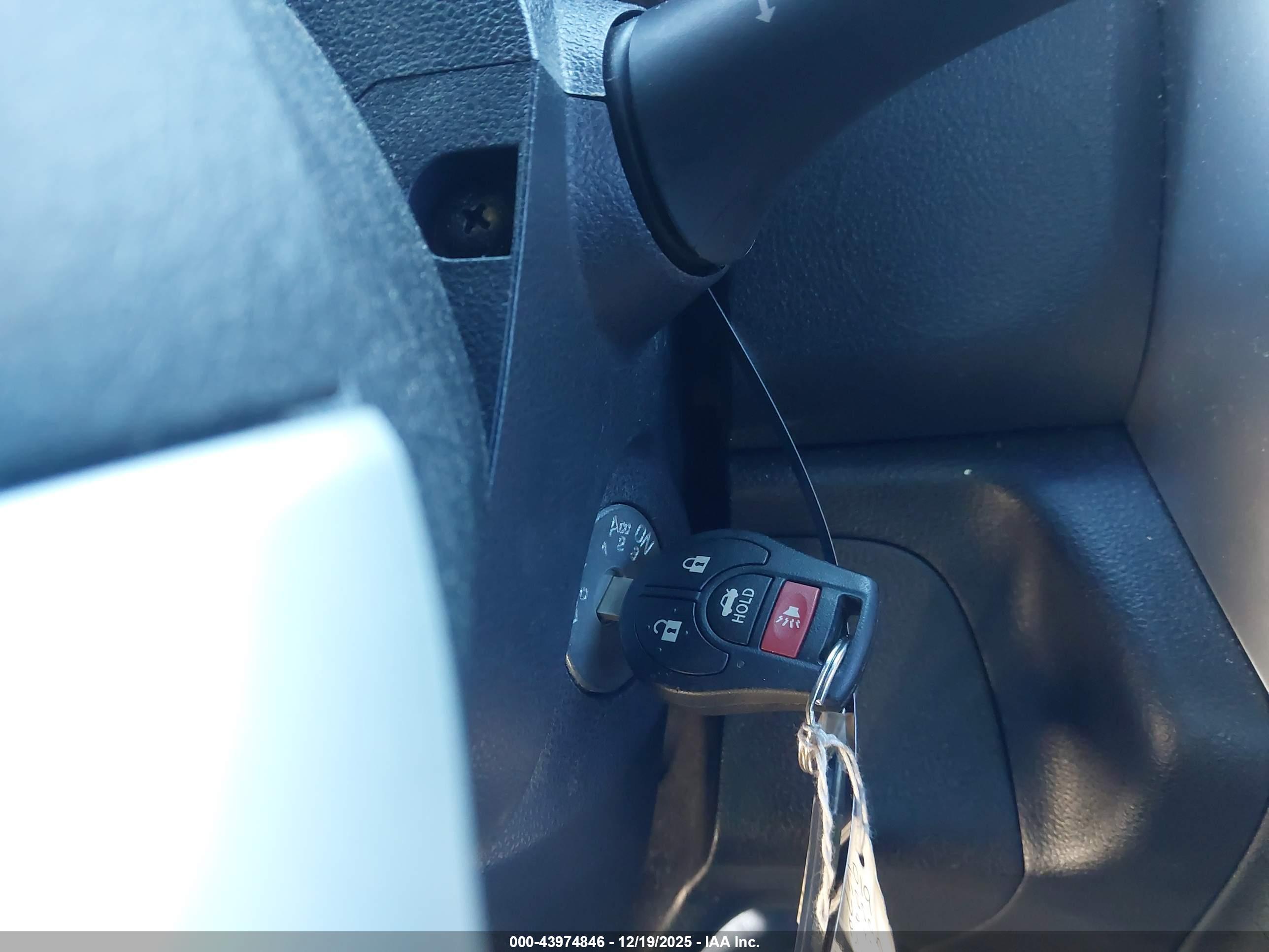 NISSAN VERSA image 11