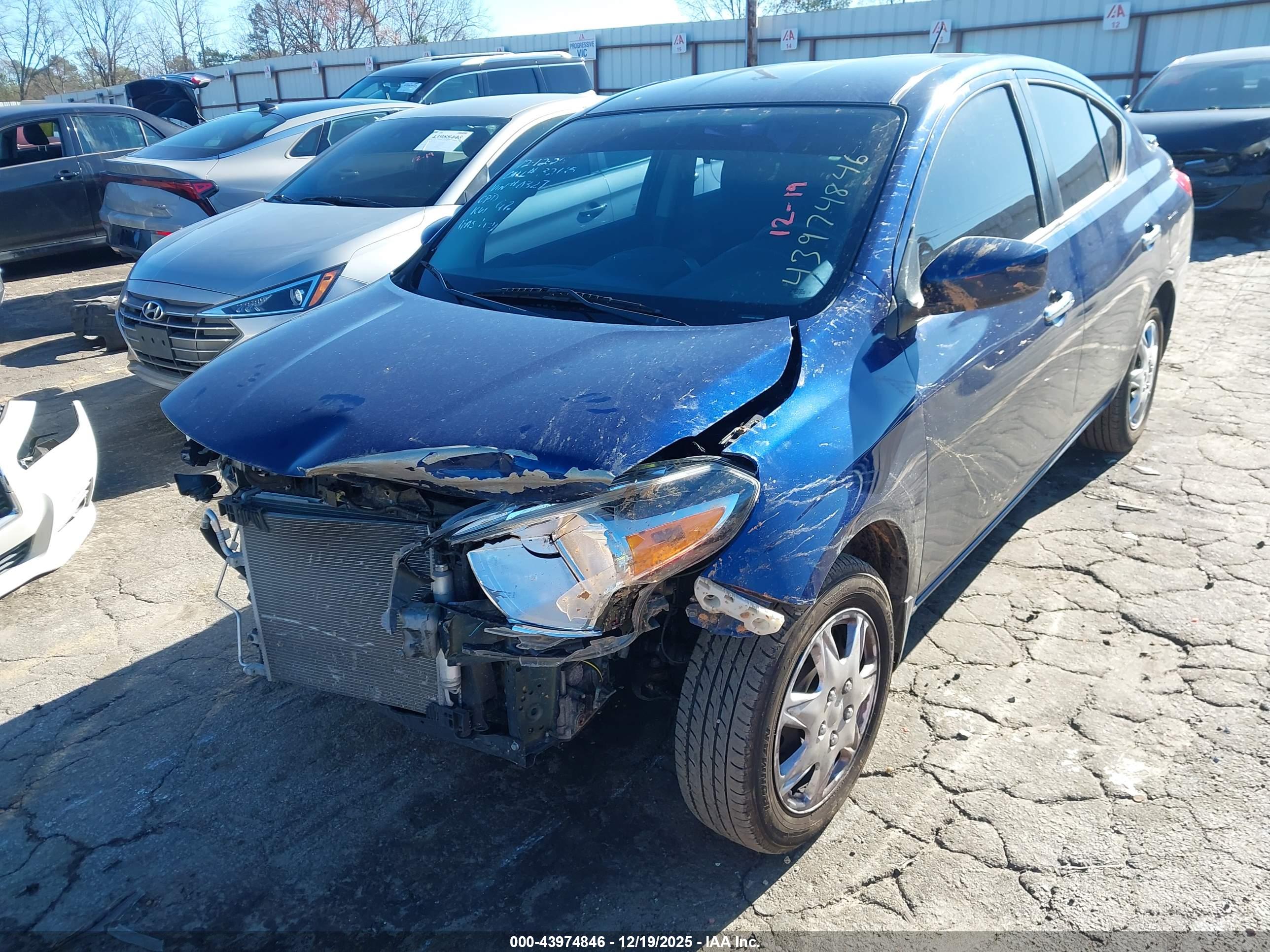 NISSAN VERSA image 2