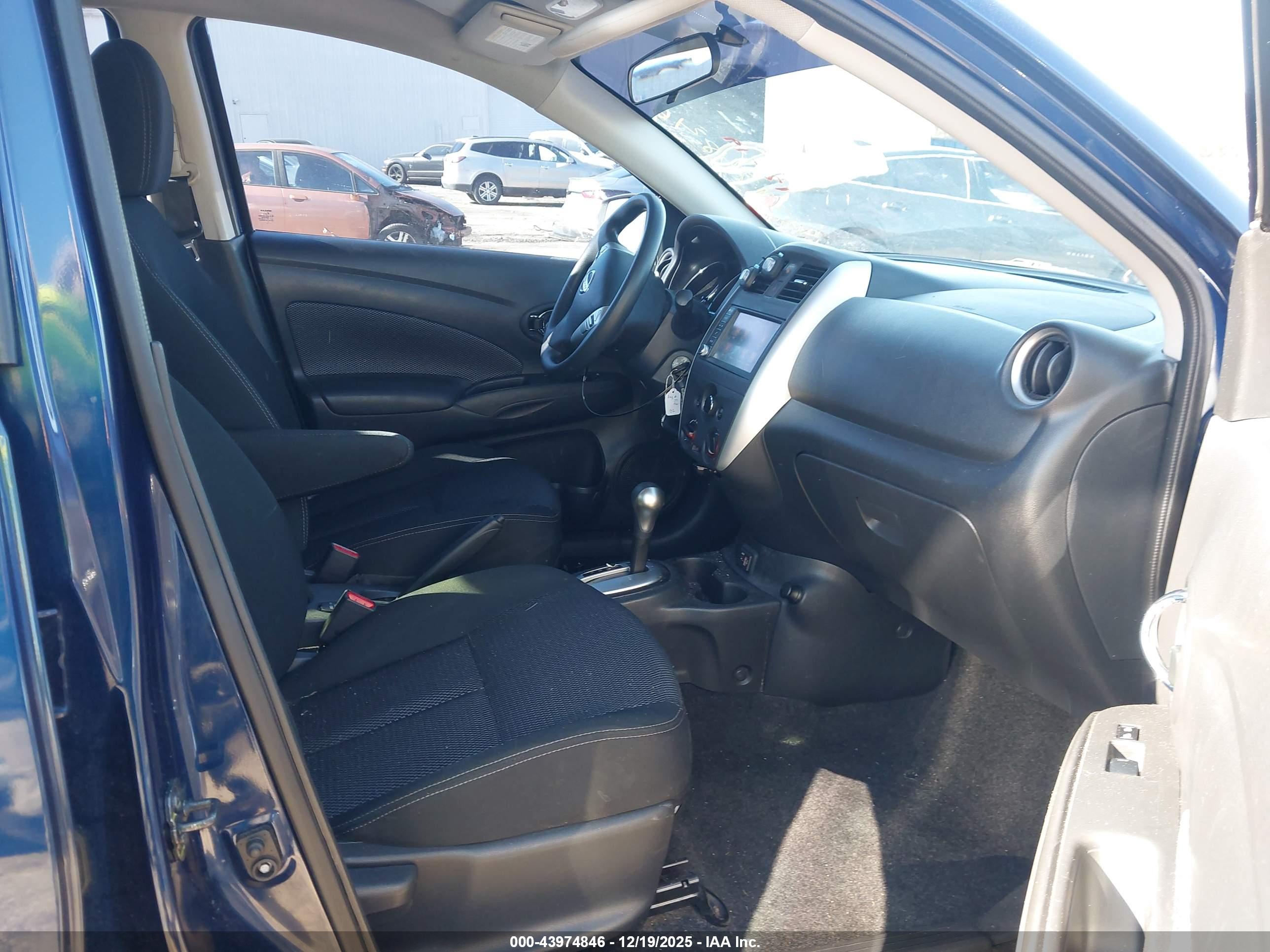 NISSAN VERSA image 5
