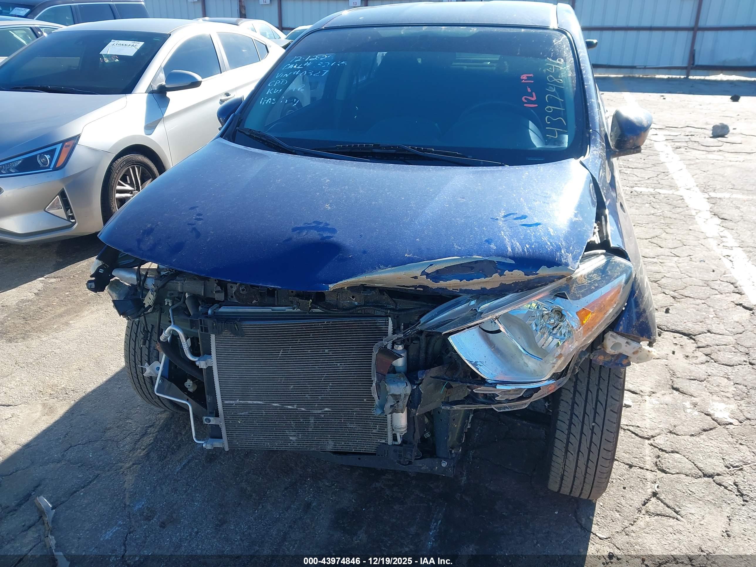 NISSAN VERSA image 6