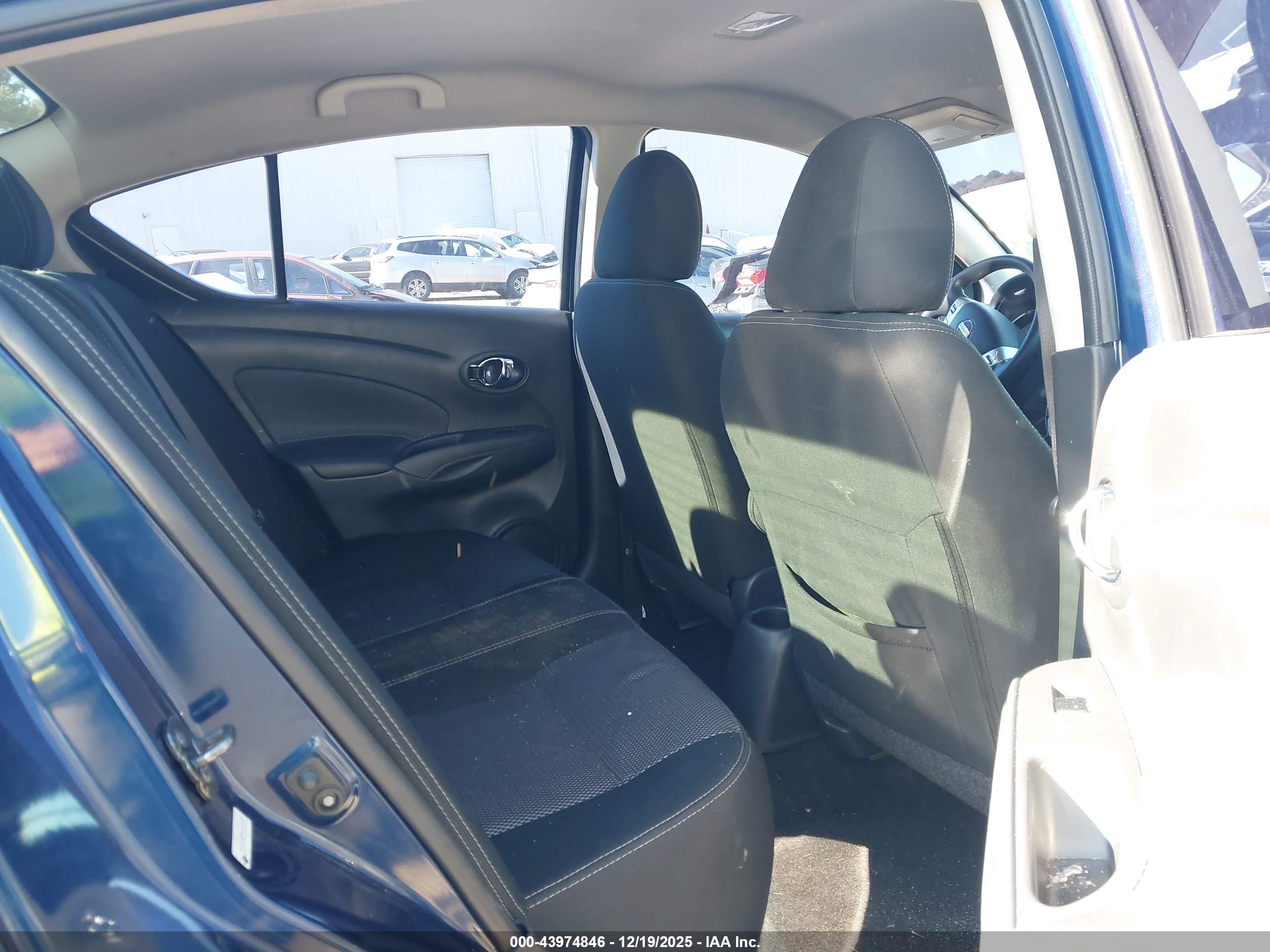 NISSAN VERSA image 8