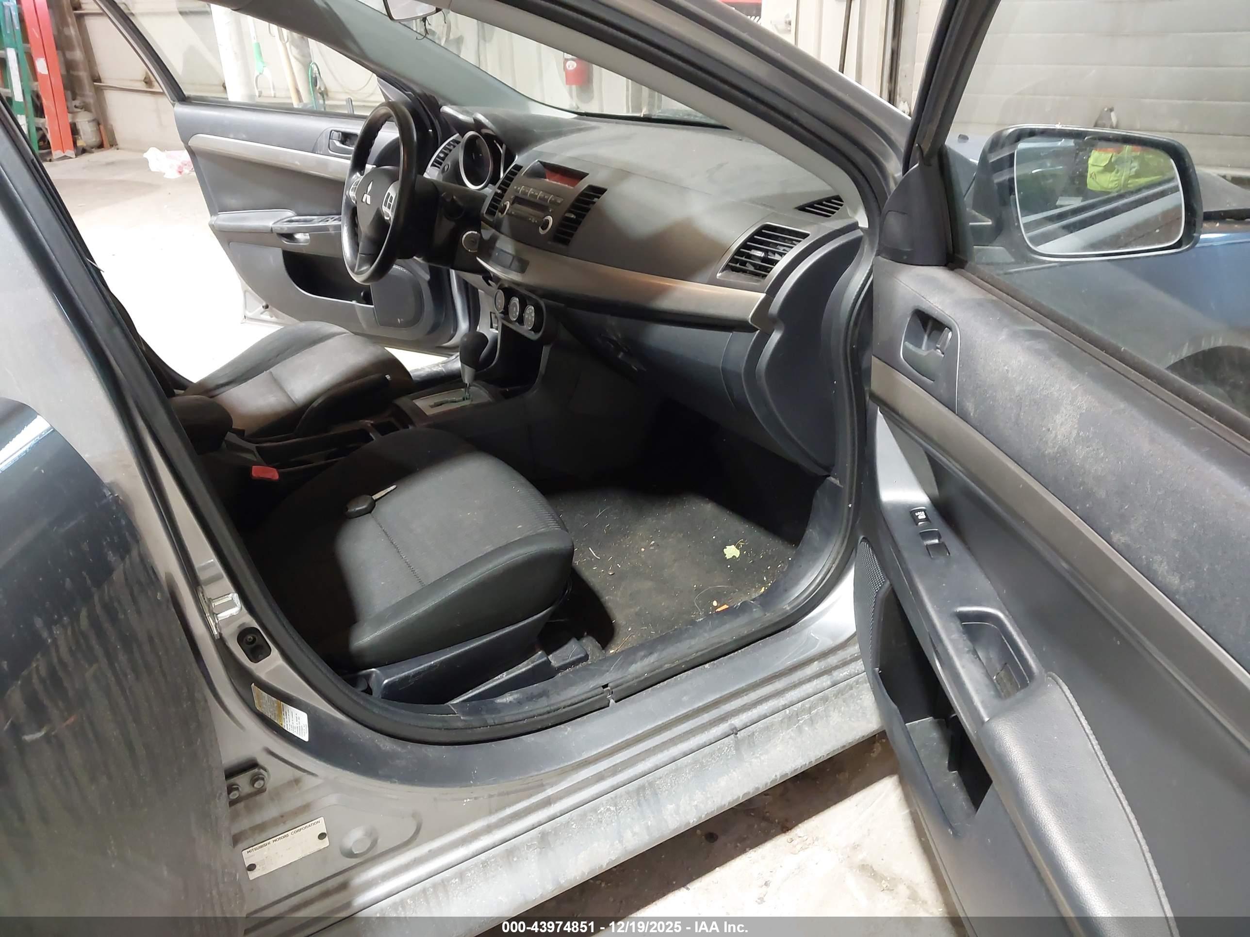 MITSUBISHI LANCER image 5