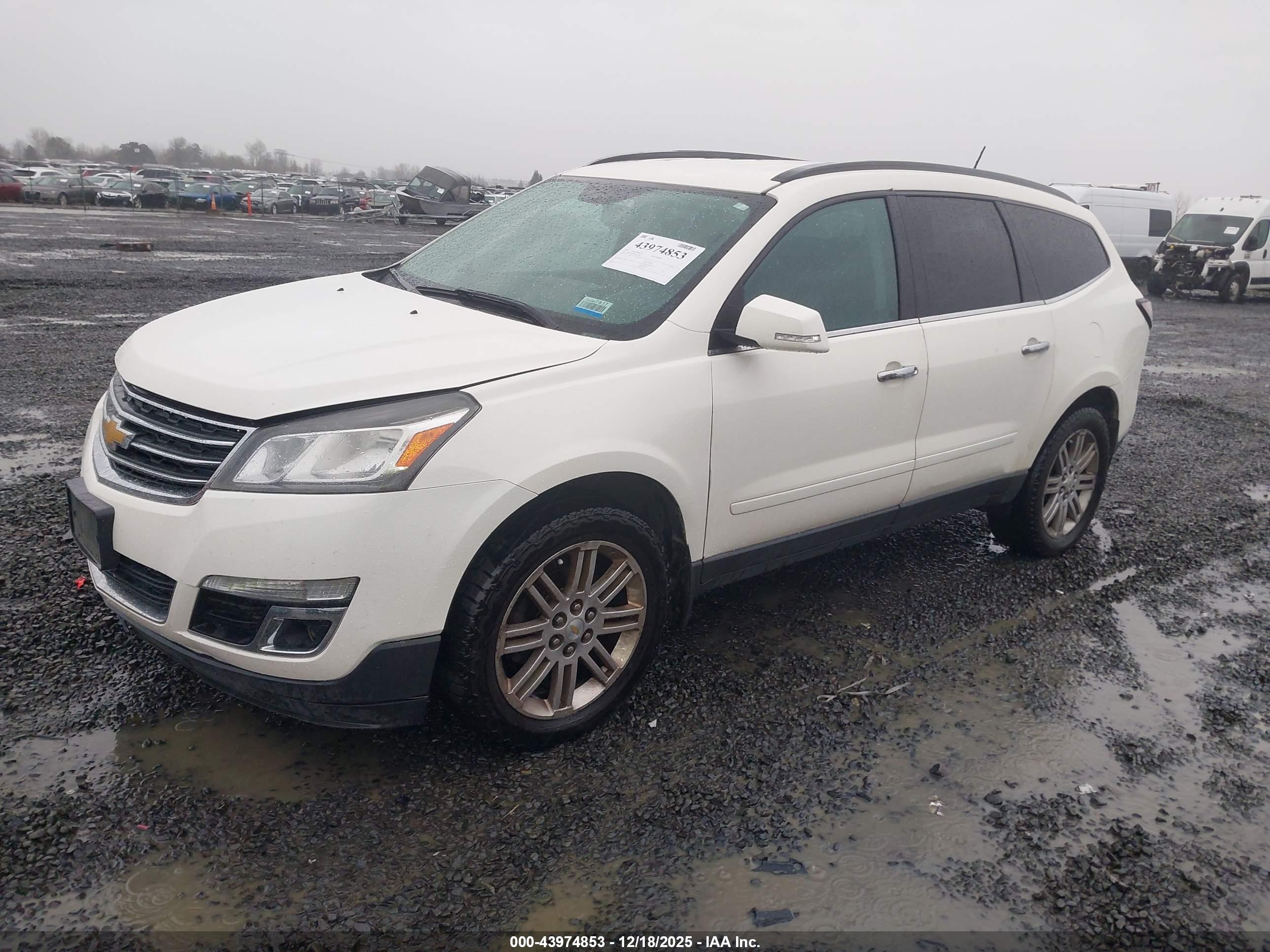 CHEVROLET TRAVERSE image 2