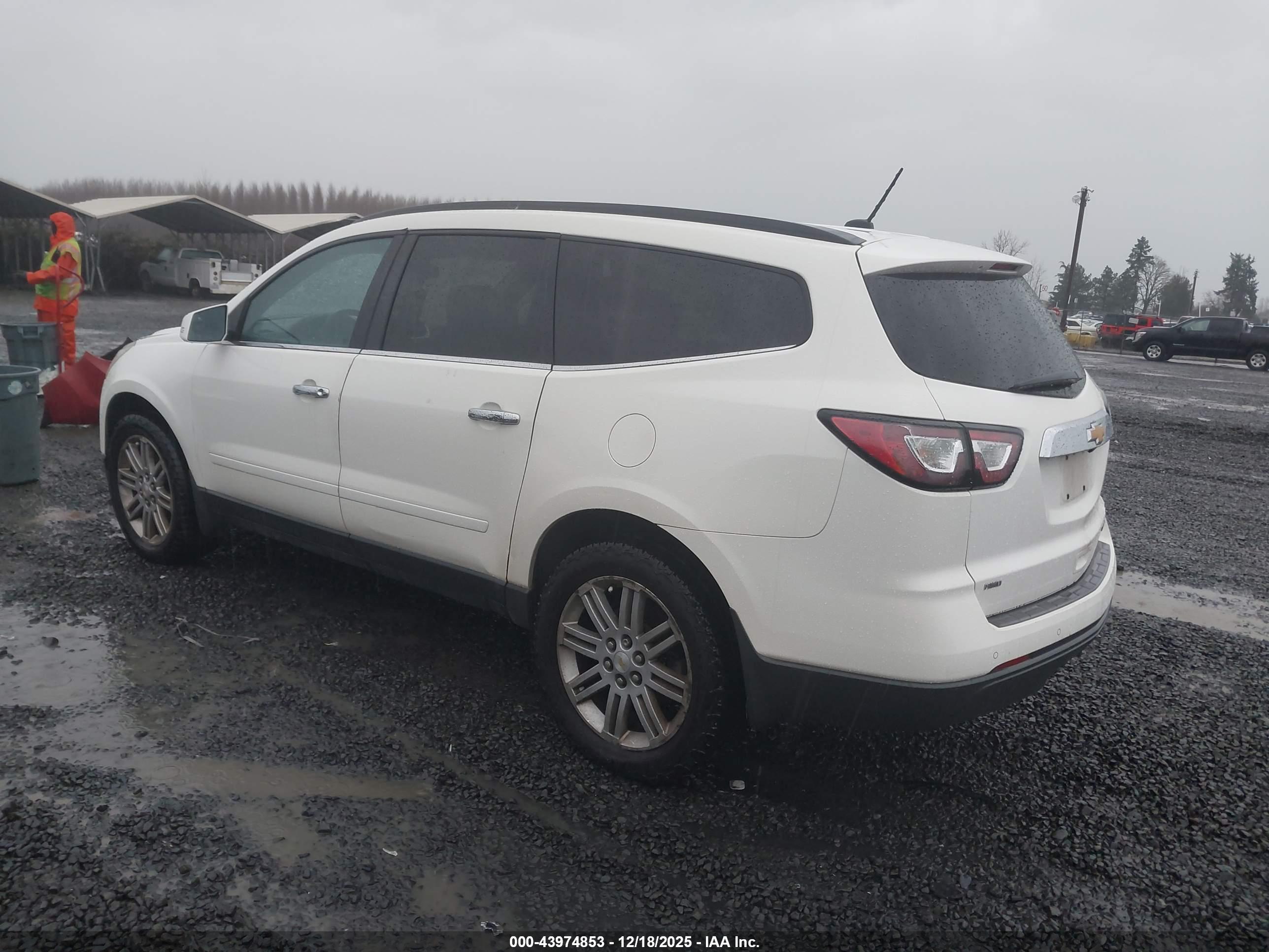 CHEVROLET TRAVERSE image 3