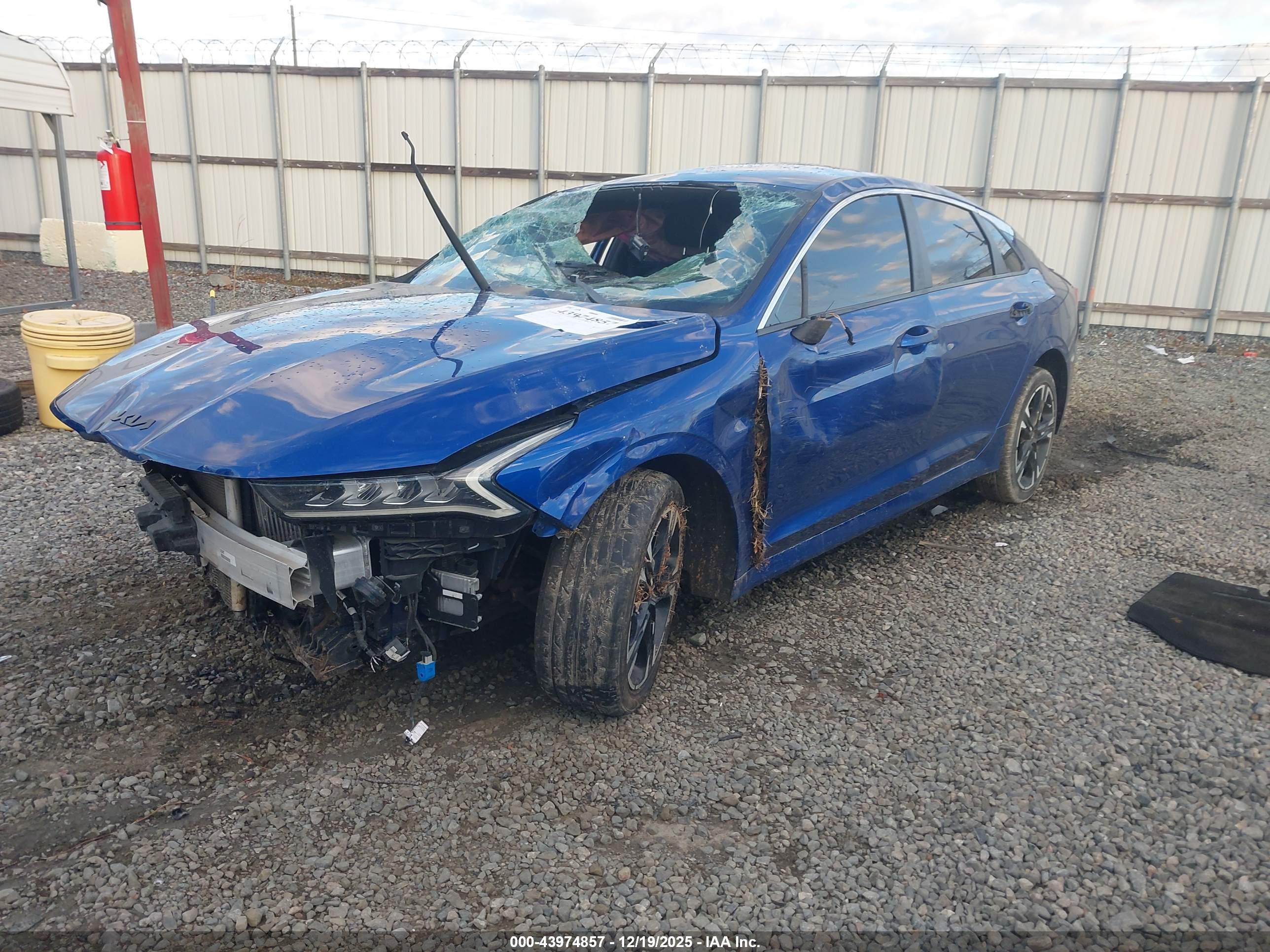 KIA K5 image 2