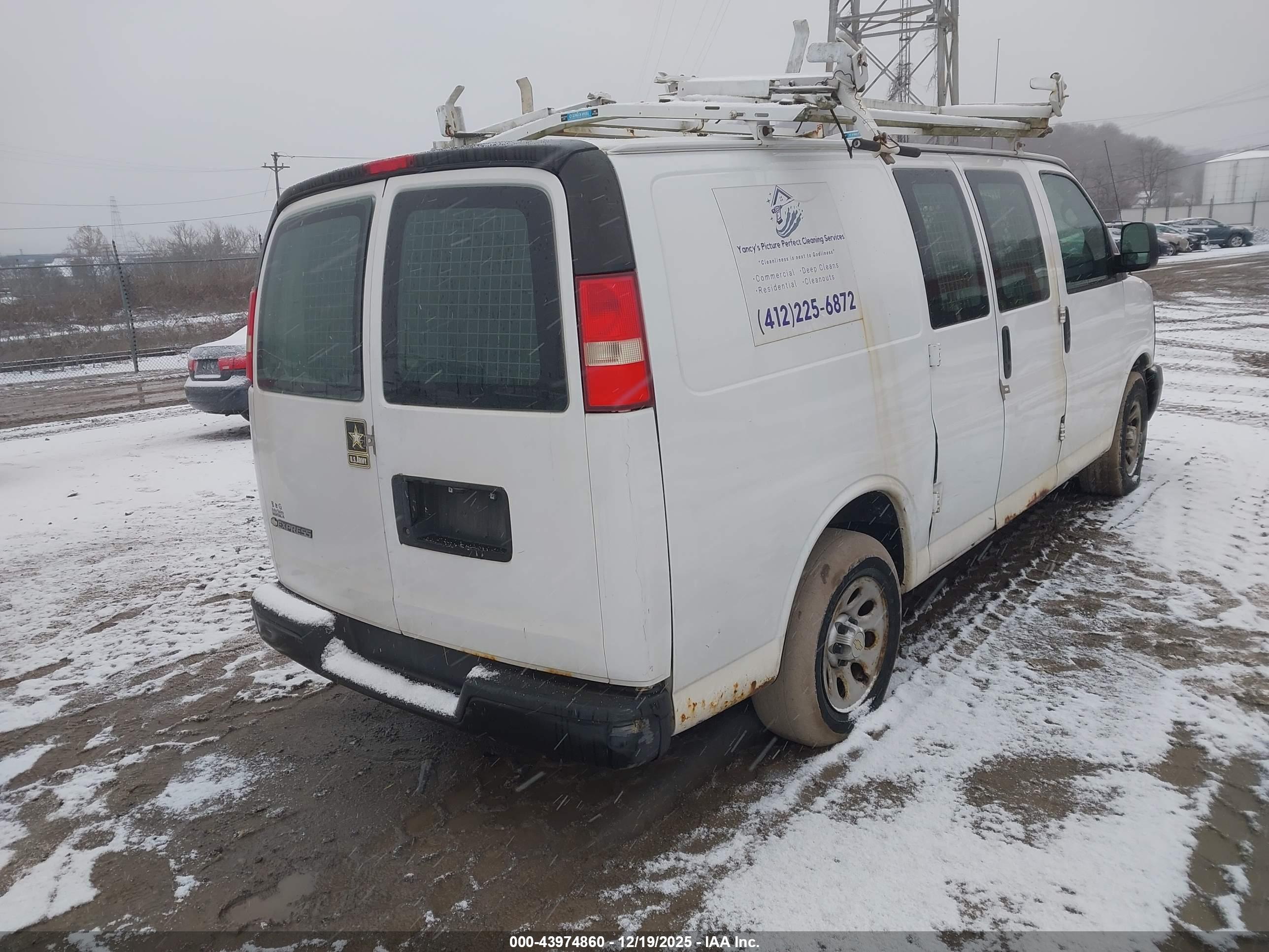 CHEVROLET EXPRESS image 4